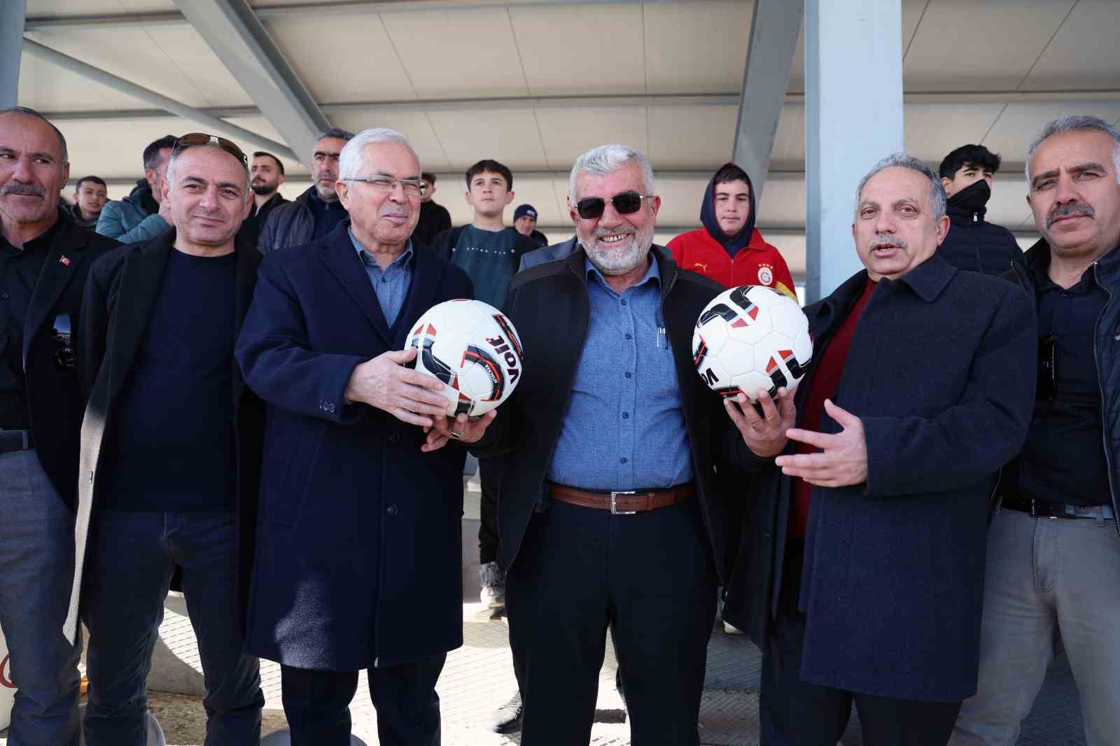 Başkan Yalçın ve Kaymakam Dönmez’den Kepez Turnuvası’na destek