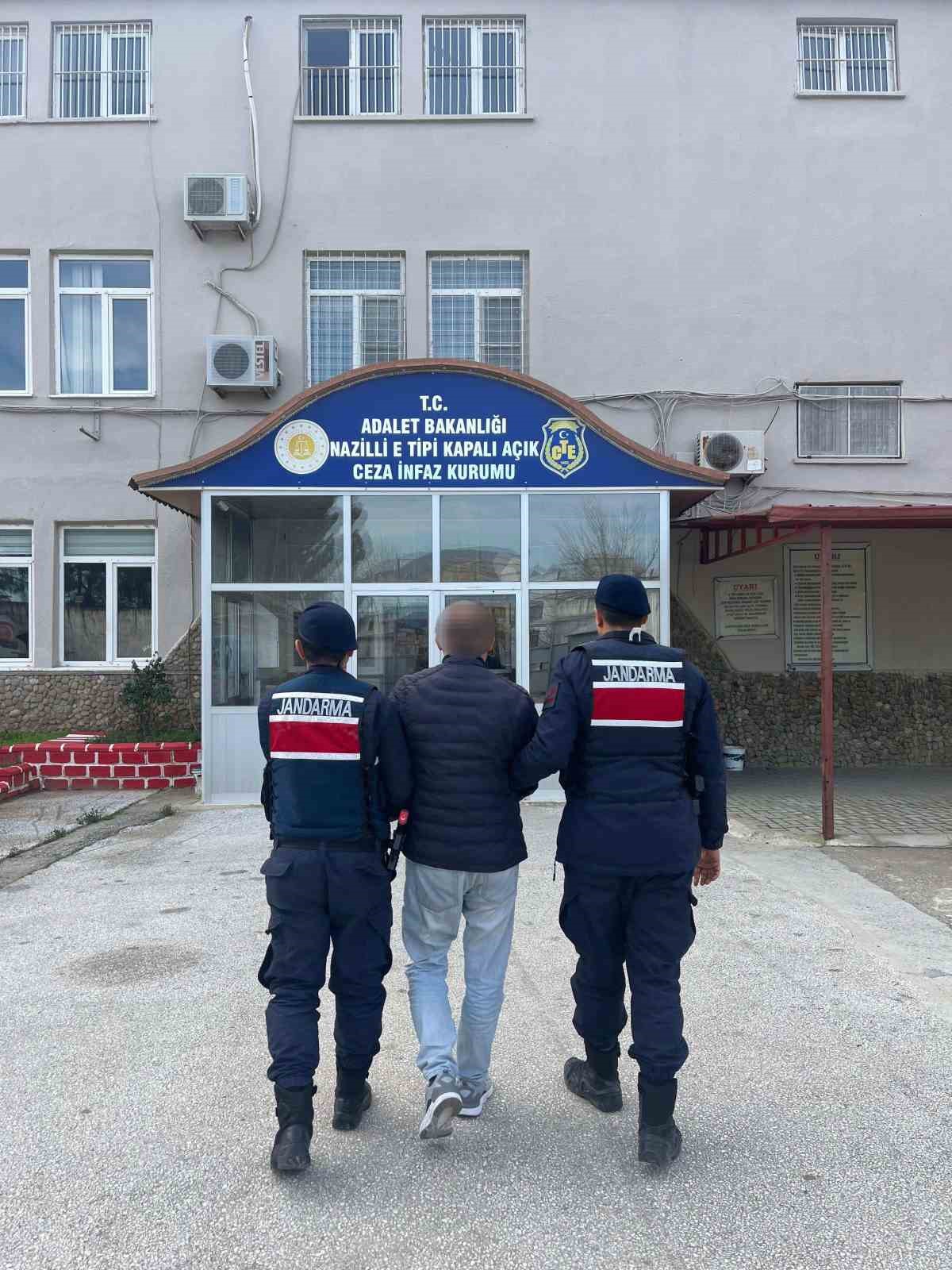 Buharkent’te 11 ayrı dolandırıcılık suçundan aranan şahıs yakalandı