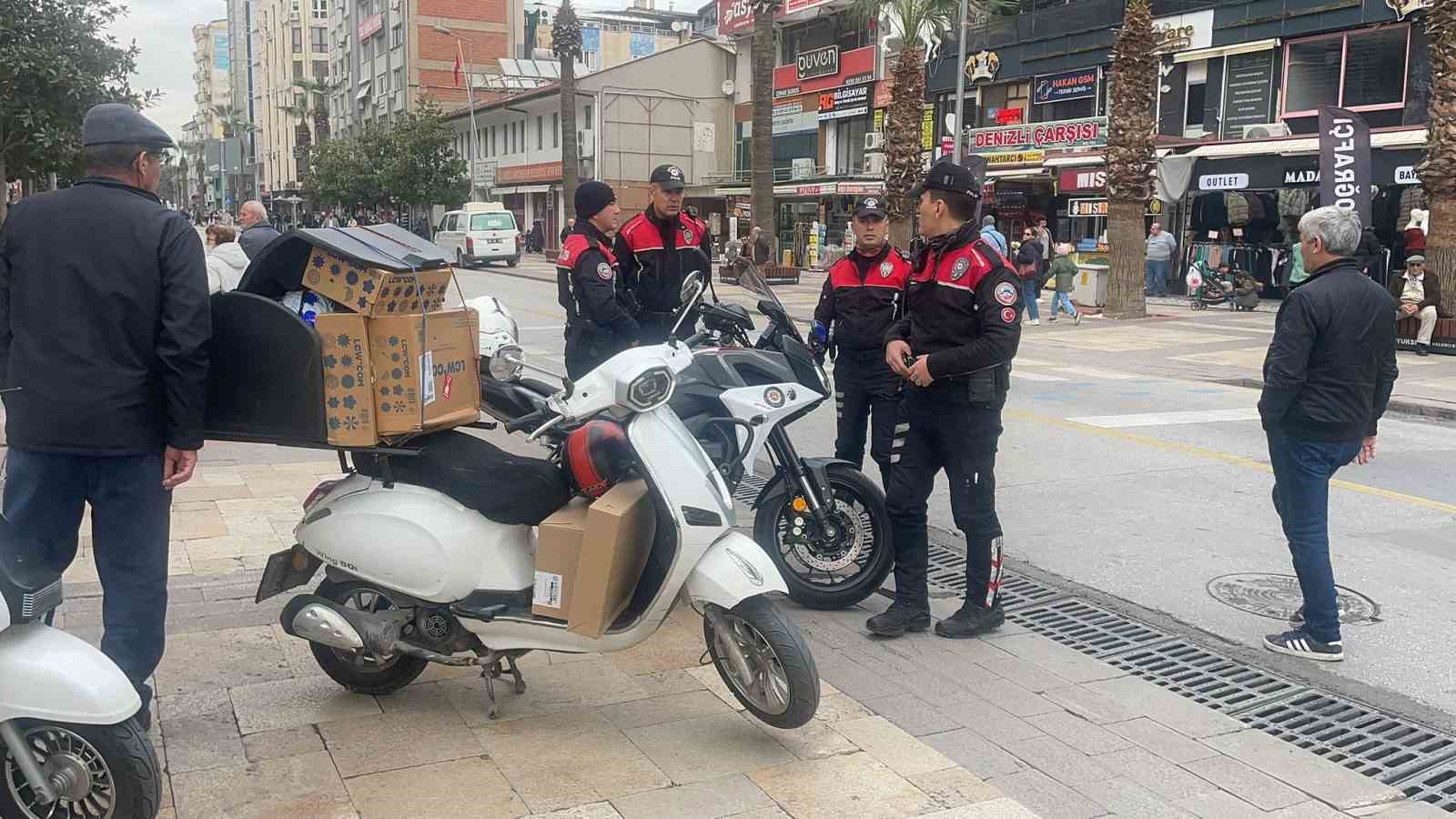 Denizli’nin en işlek caddesinde trafik ve asayiş denetimi