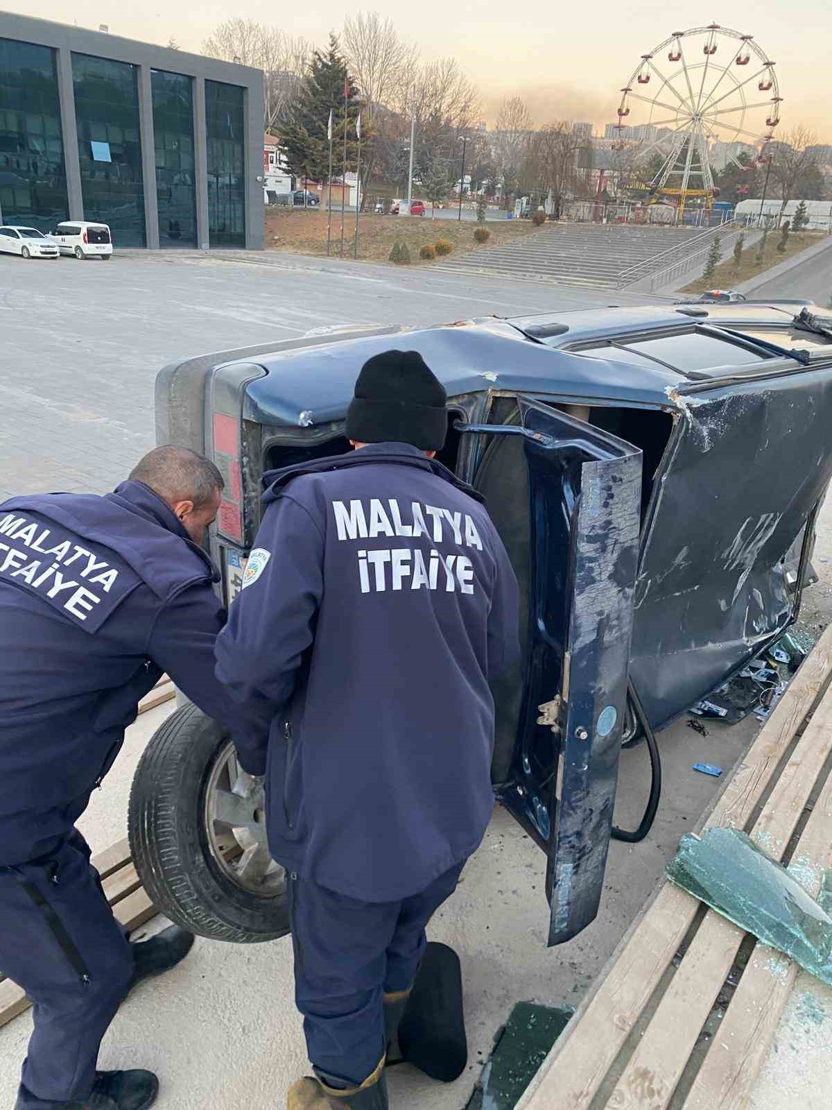 Malatya’da kontrolden çıkan Tofaş devrildi