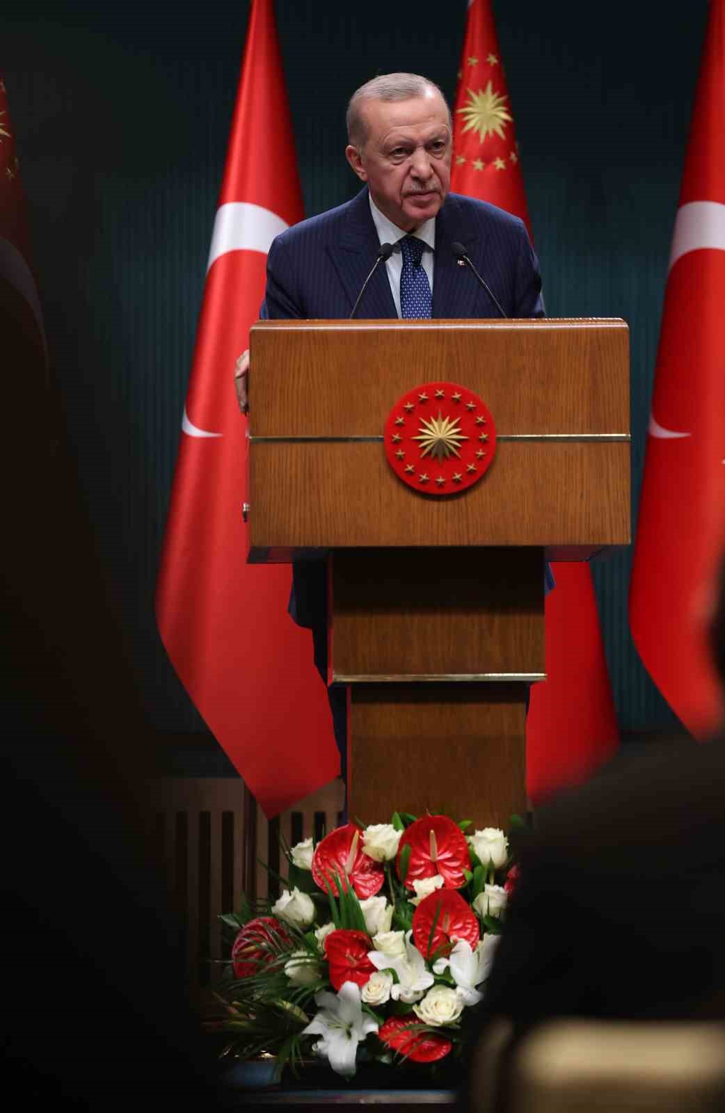 Cumhurbaşkanı Erdoğan: "Gün siyaset yapma değil, dayanışma, bir ve beraber olma günüdür"
