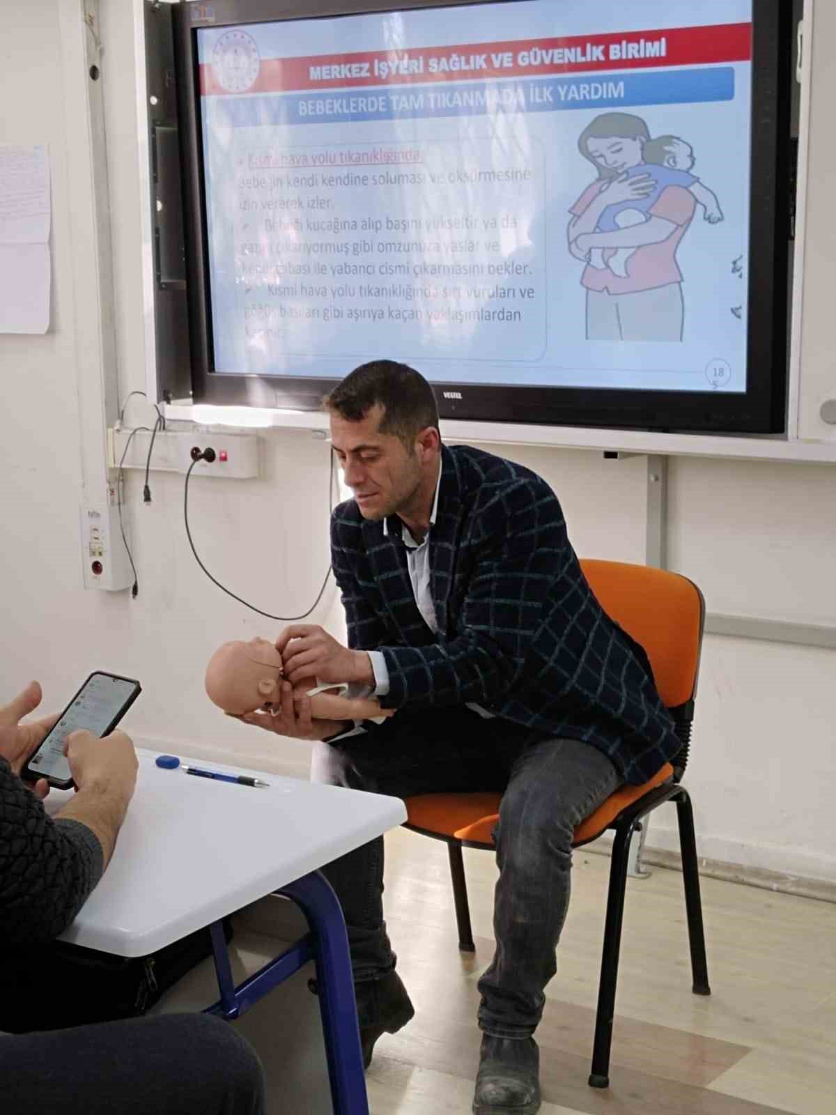 Elazığ&rsquo;da arama-kurtarma ekibi ilk yardım eğitimlerini tamamladı
