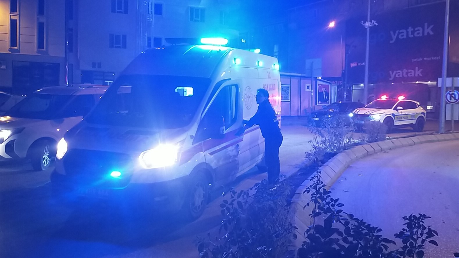 Ehliyetsiz kadın s&uuml;r&uuml;c&uuml; kaza yaptı: 34 bin lira ceza kesildi
