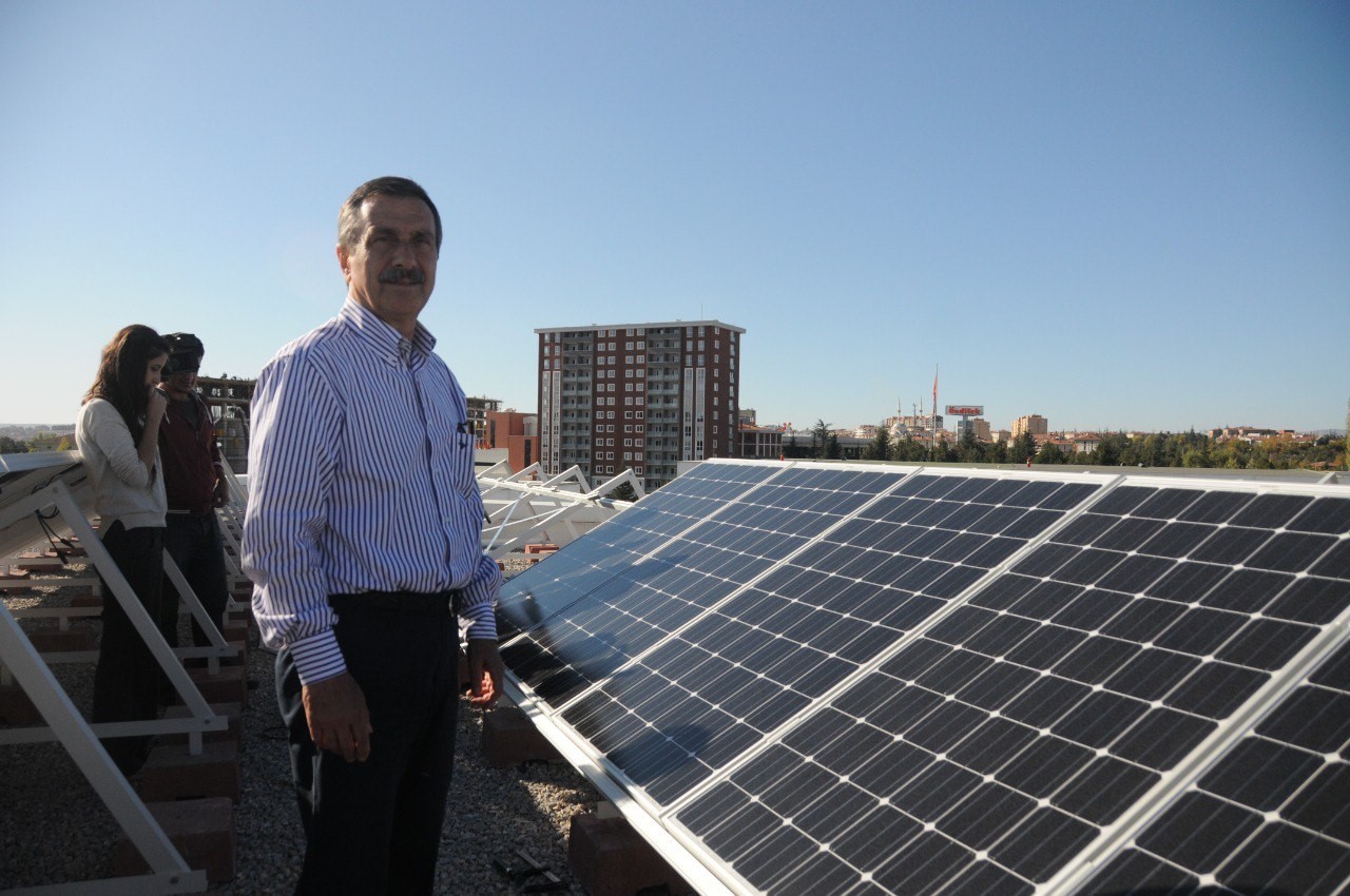 Tepebaşı, g&uuml;neş sistemleriyle 2024&rsquo;te 1 milyon 745 bin liralık elektrik &uuml;retti
