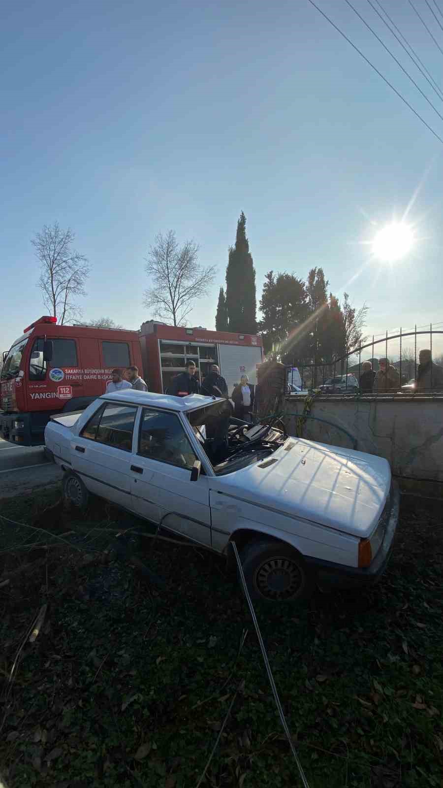 Kontrolden çıkan otomobil bahçe duvarına çarptı: 1 yaralı
