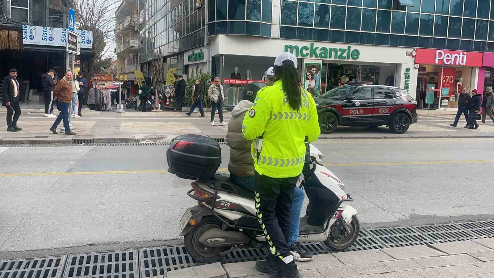 Denizli’nin en işlek caddesinde trafik ve asayiş denetimi