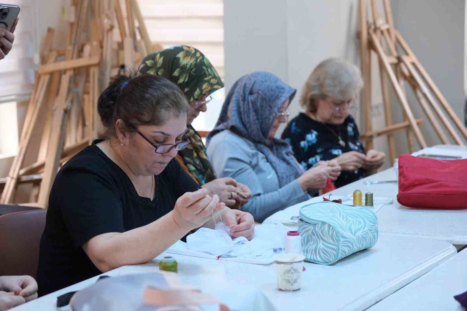 Odunpazarı Belediyesi’nden kadınlara iğne oyası atölyesi