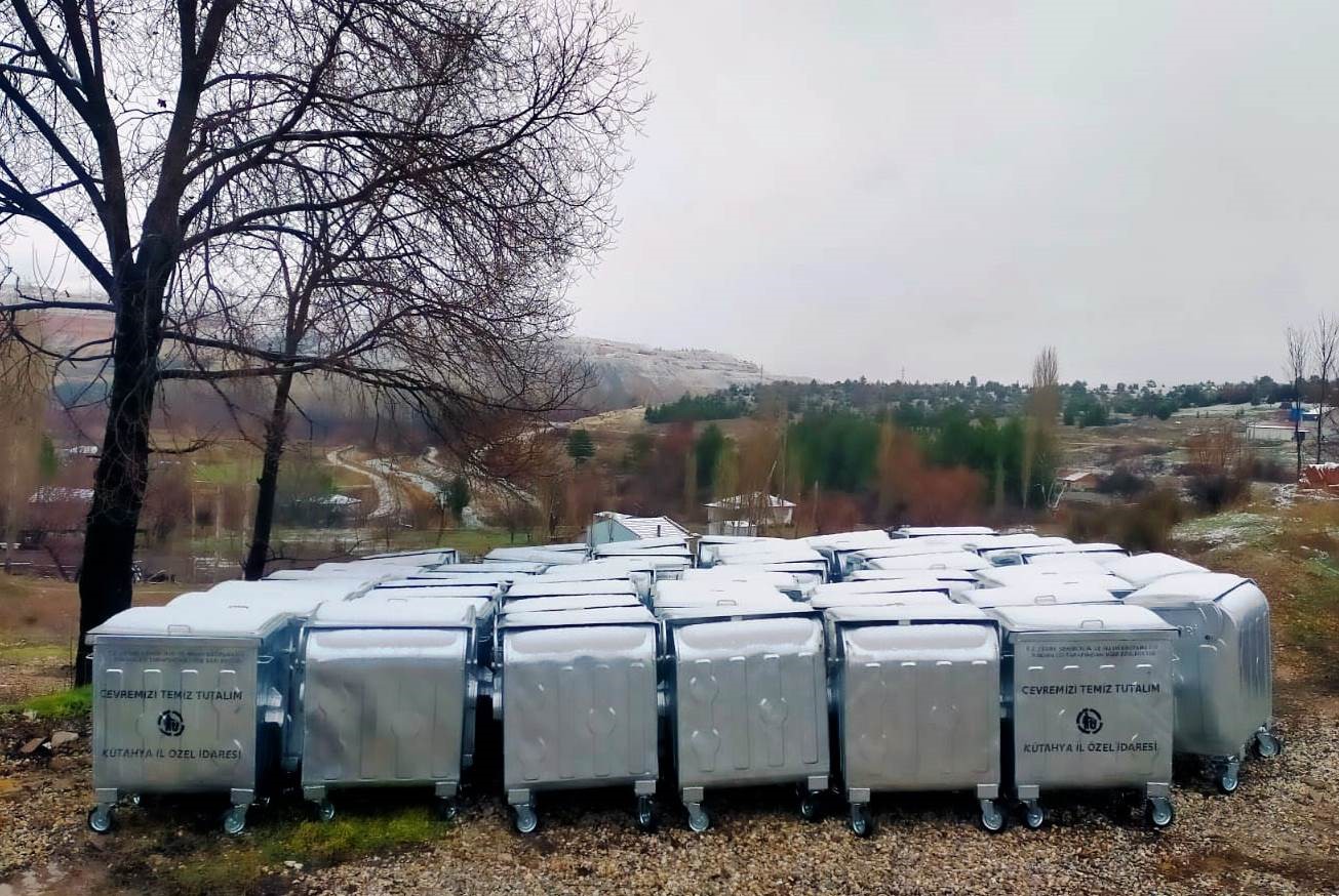 Hisarcık İl&ccedil;e &Ouml;zel İdaresine hibe yeni &ccedil;&ouml;p toplama kamyonu ve 65 &ccedil;&ouml;p konteyneri
