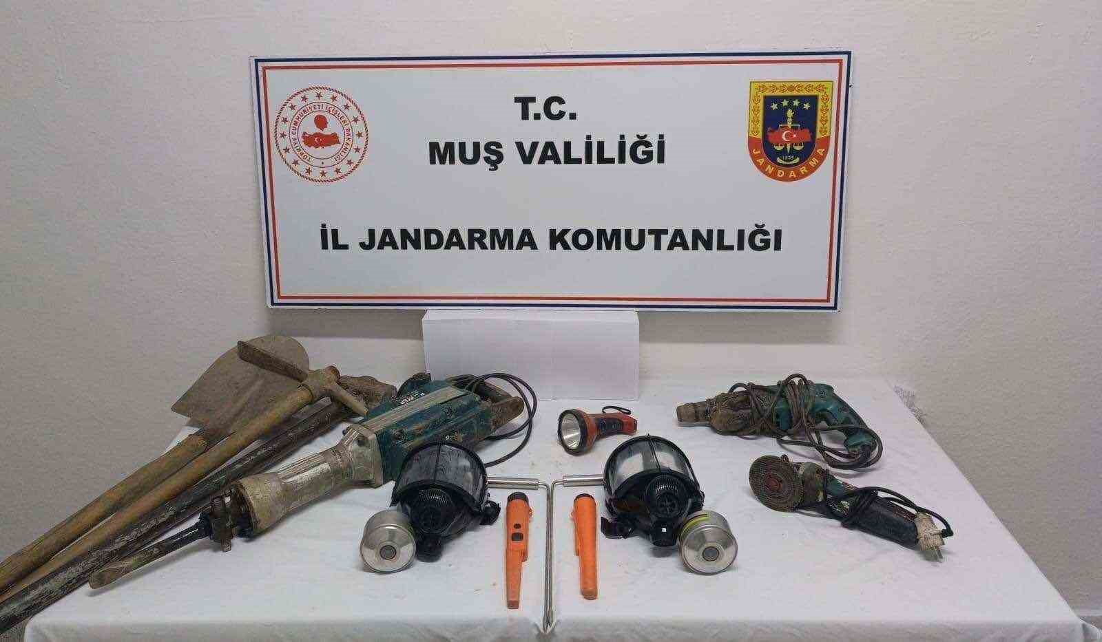 Muş’ta sit alanında kaçak kazı yapan 7 kişi yakalandı