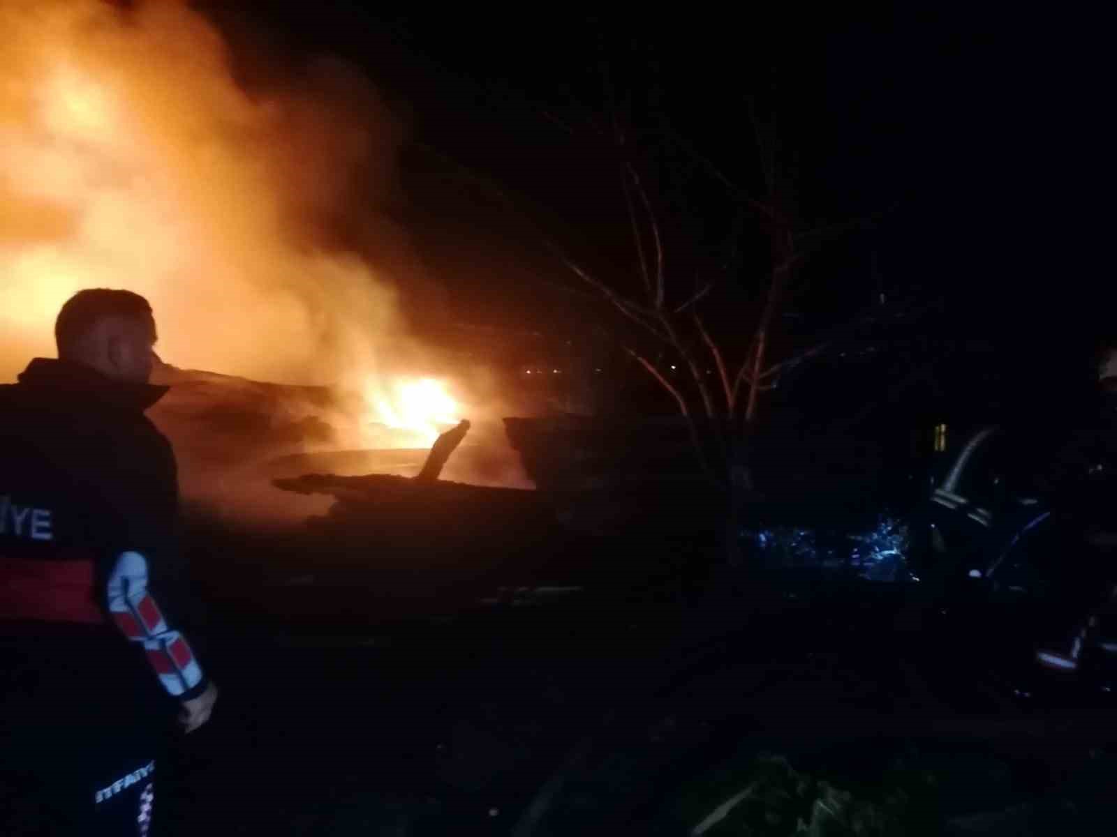 Çanakkale’de evin deposu yandı