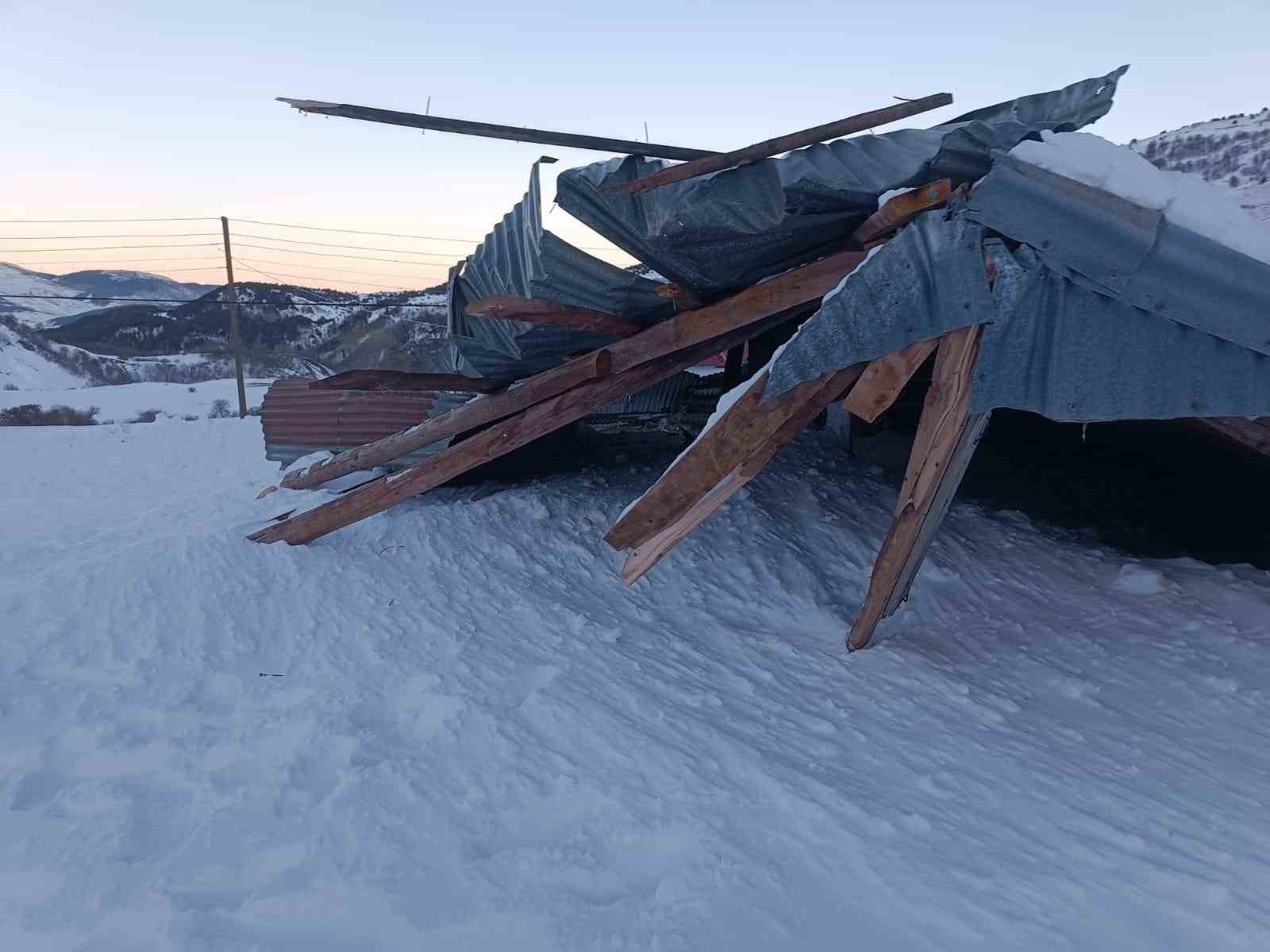 Cami lojmanının &uuml;zerine &ccedil;ığ d&uuml;şt&uuml;
