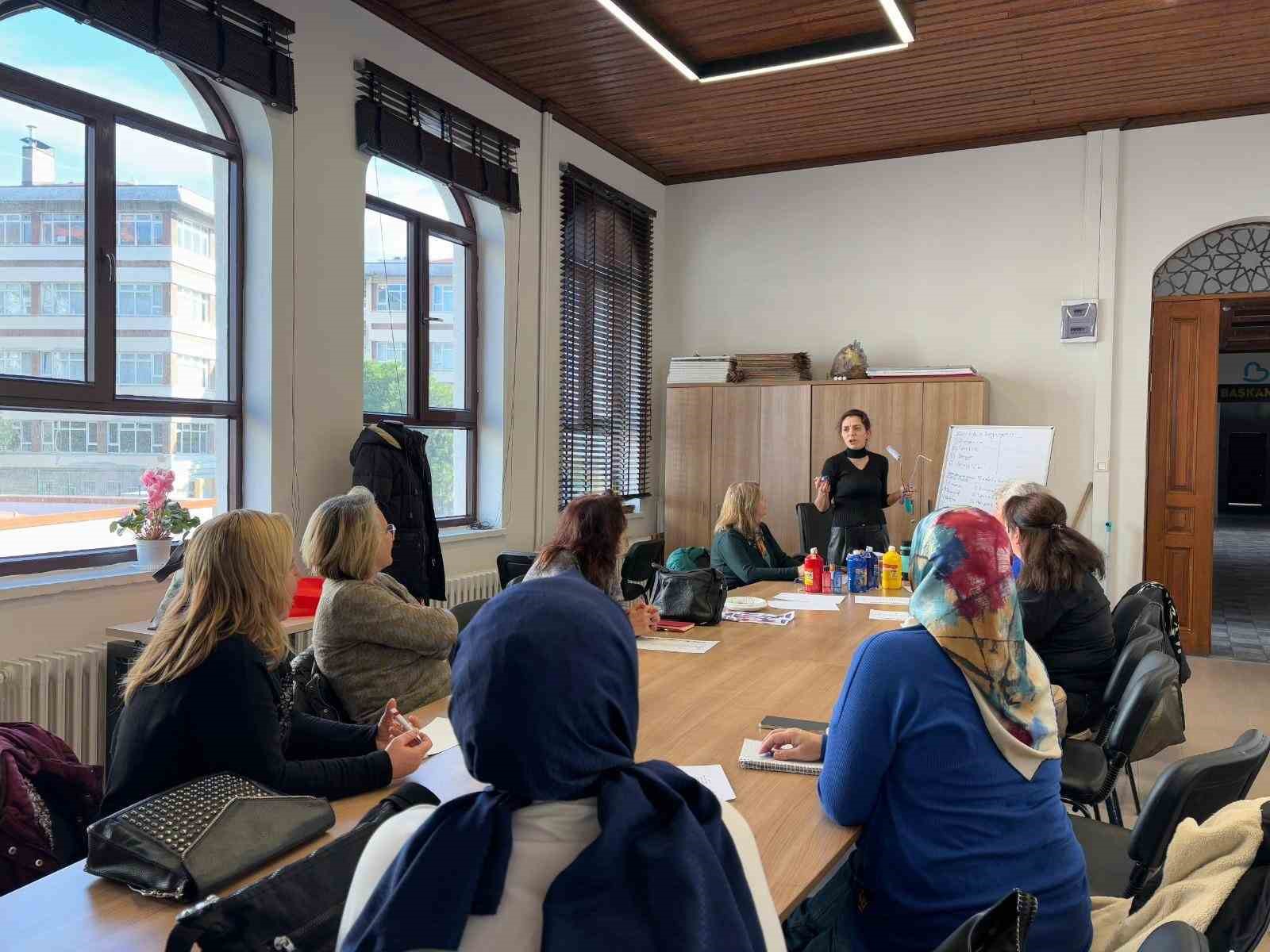 "Ustalığa Kadın Eli Değecek" Projesi Bandırma&rsquo;da başladı
