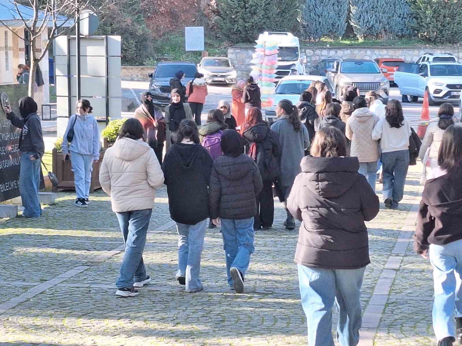 Şeyh Edebali Türbesi yarıyıl tatilinde ziyaretçi akınına uğruyor
