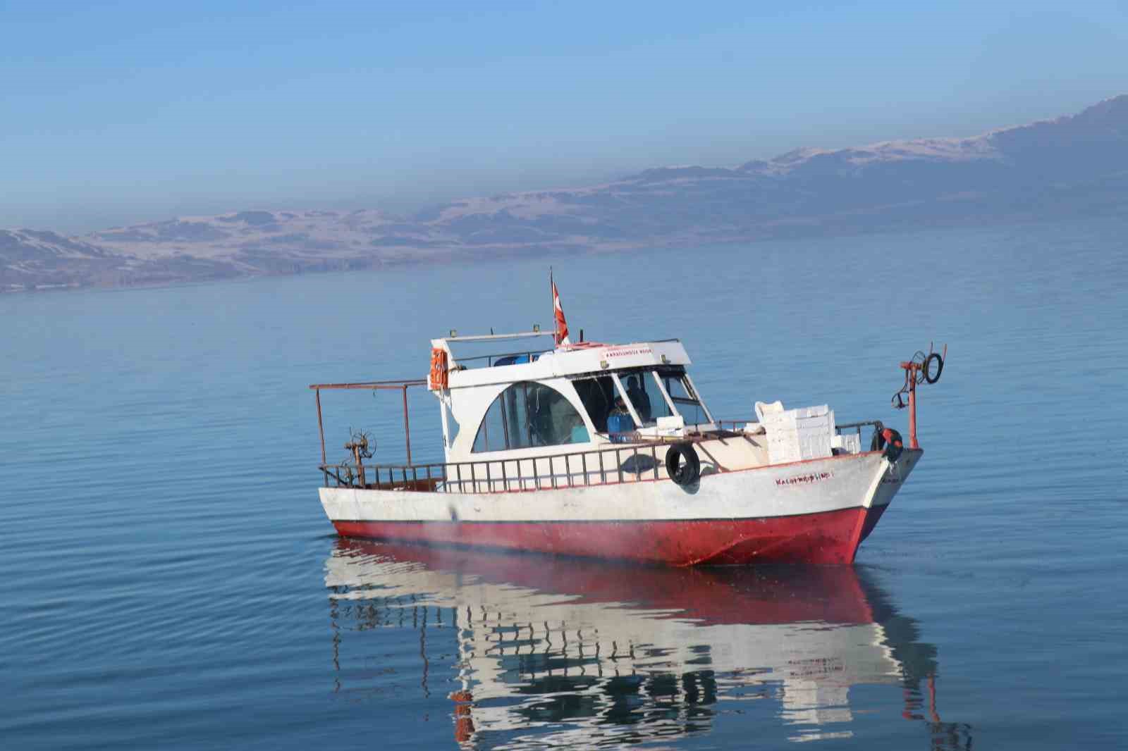 Erçek Gölü’ndeki balık popülasyonu balıkçıları sevindirdi