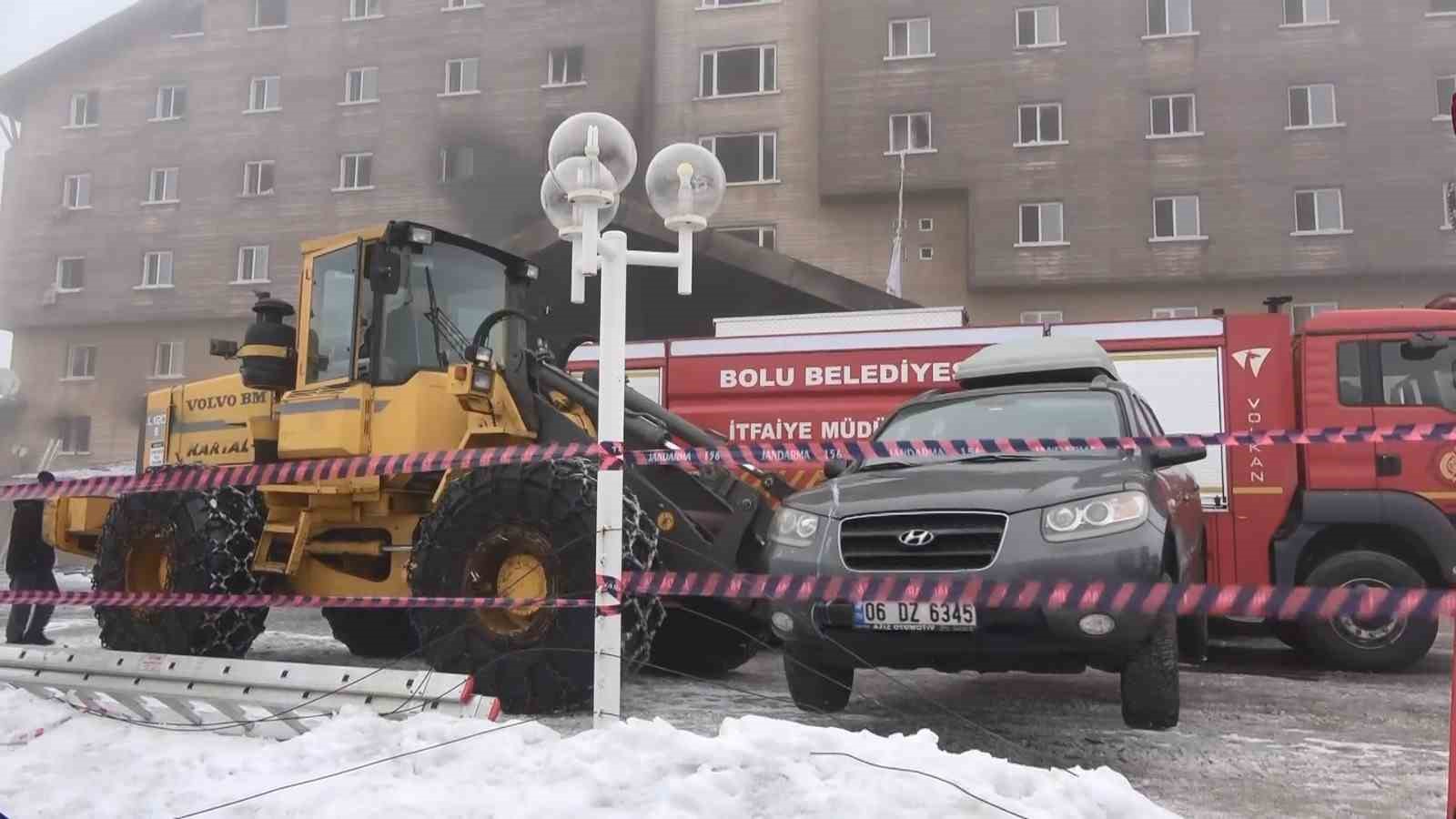 Grand Kartal Otel’de park halindeki araçlar kaldırılıyor