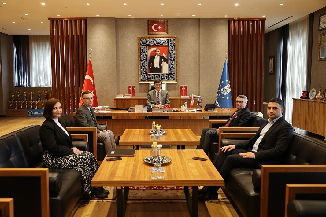 K&uuml;tahya Belediyesi&rsquo;nden ihtiya&ccedil; sahiplerine &uuml;cretsiz kuaf&ouml;rl&uuml;k hizmeti
