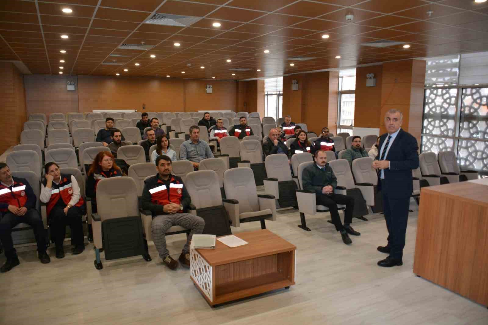 K&uuml;tahya İl ve İl&ccedil;e Tarım M&uuml;d&uuml;rl&uuml;ğ&uuml; personeli tarım sigortaları konusunda bilgilendirildi
