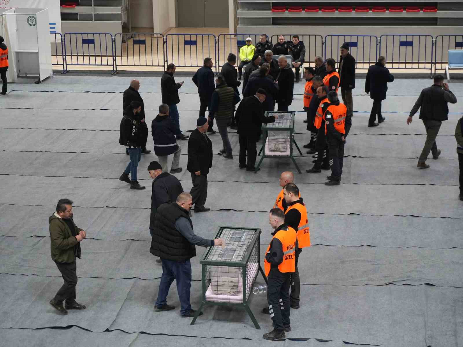 18 bin üyesi bulunan kooperatifin kongresinde oy kullanımına başlandı