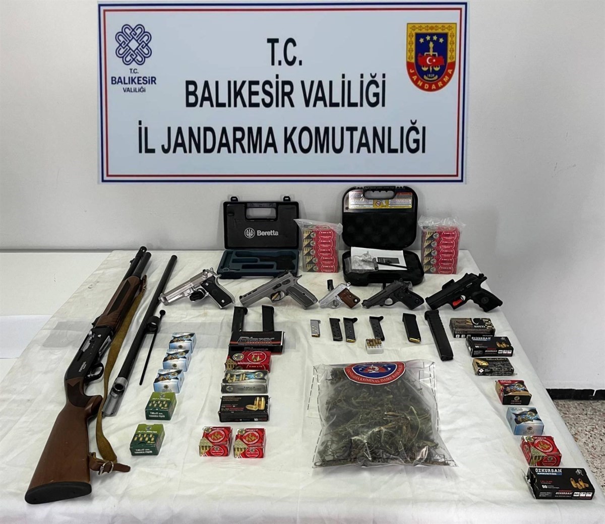 Balıkesir’de yasa dışı silah ve mühimmat ticaretine 3 gözaltı