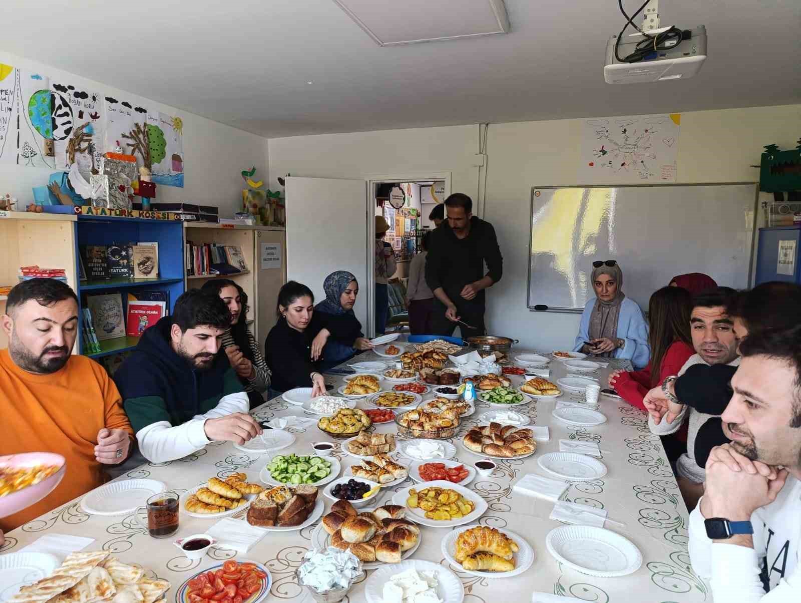 TEGV Muradiye Öğrenim Birimi çalışmalarını masaya yatırdı
