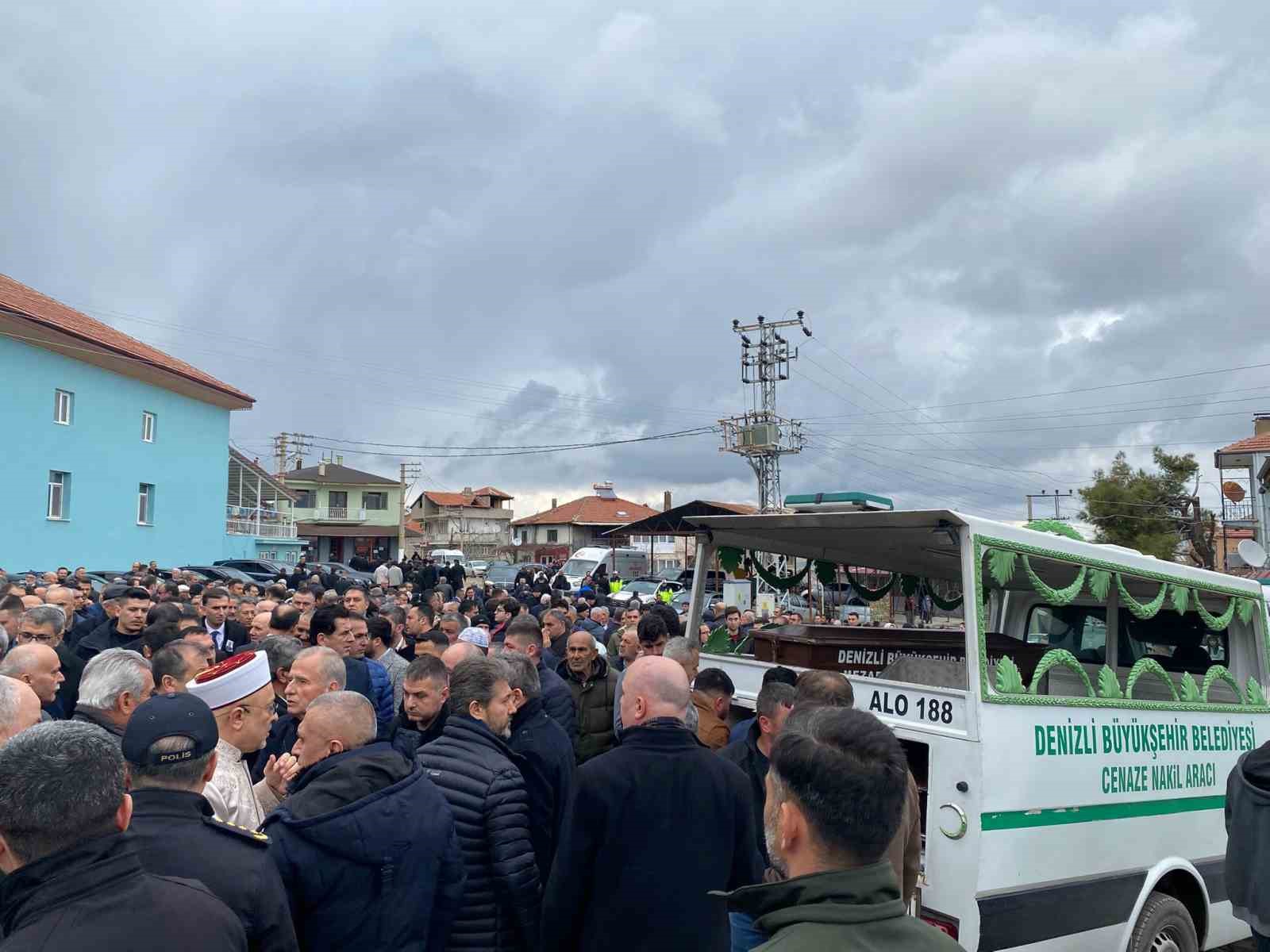 Eski Bakan Yardımcısı Ahmet Yıldız’ın babası son yolculuğuna uğurlandı