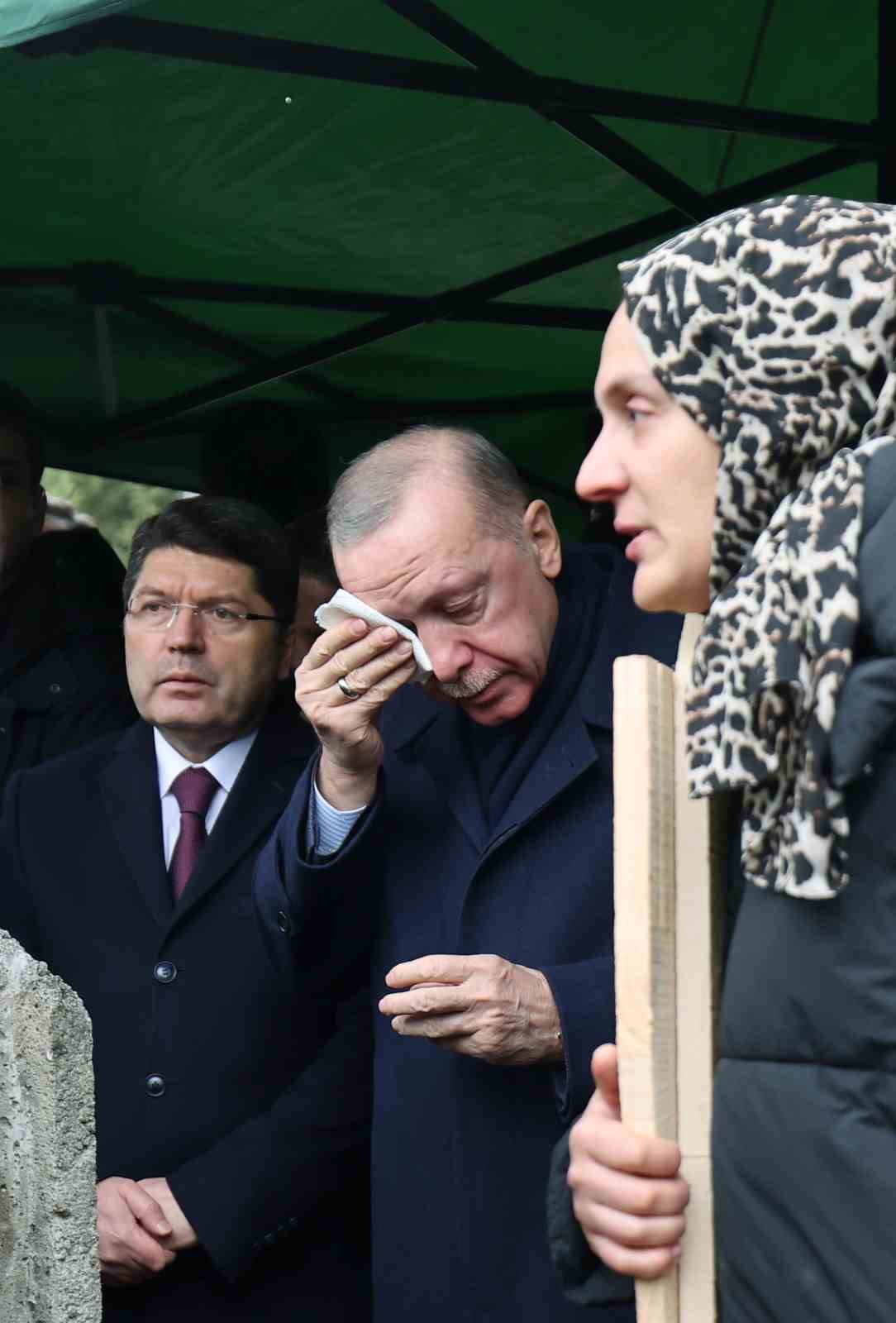 Cumhurbaşkanı Erdoğan, yangında hayatını kaybeden Gültekin ailesinin cenazesine katıldı
