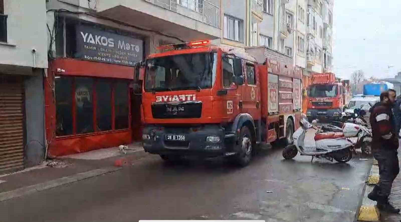 Motosiklet tamirhanesinde çıkan yangın itfaiye tarafından söndürüldü