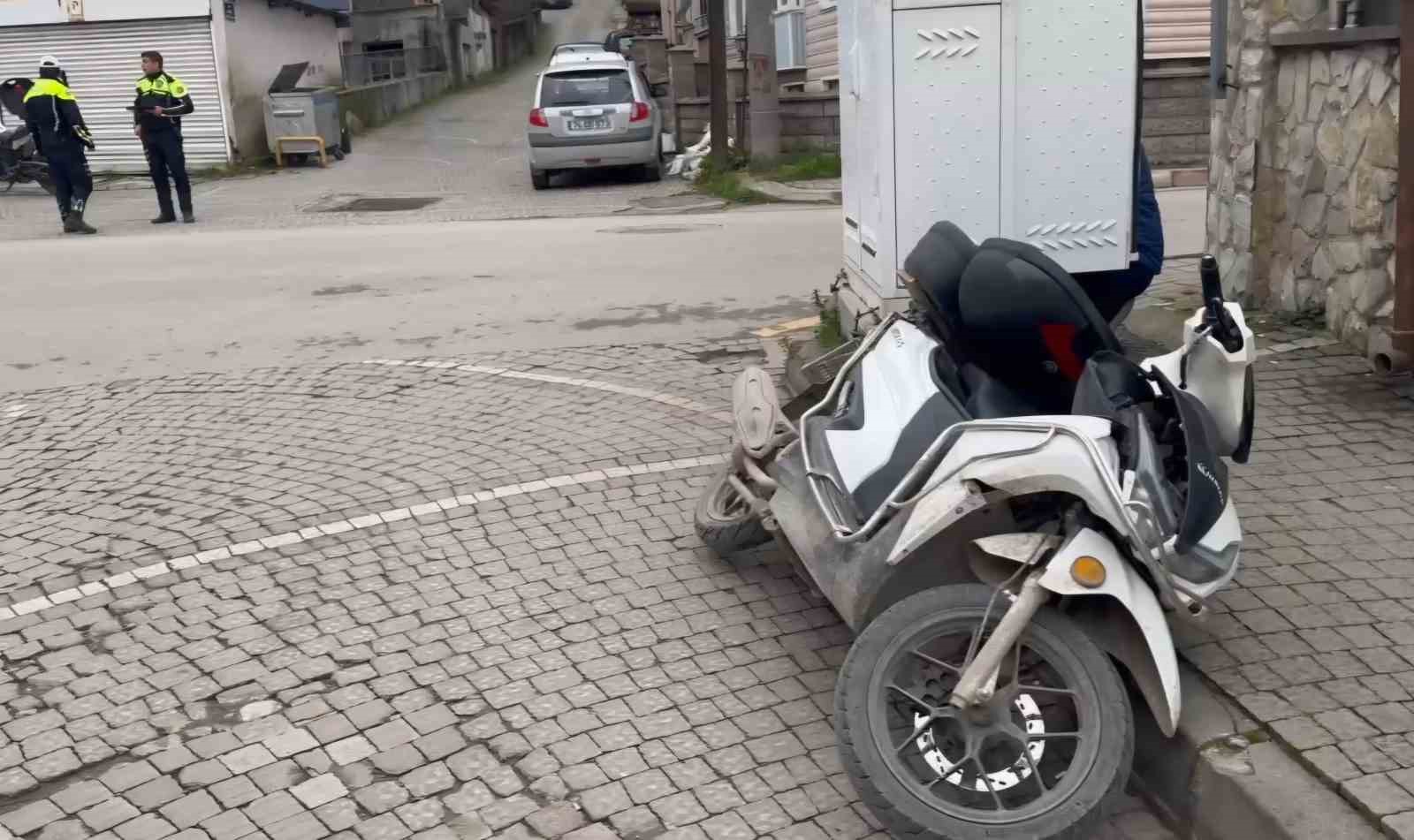 Ehliyetsiz sürücü yediği para cezasının hırsını motosikletten çıkardı