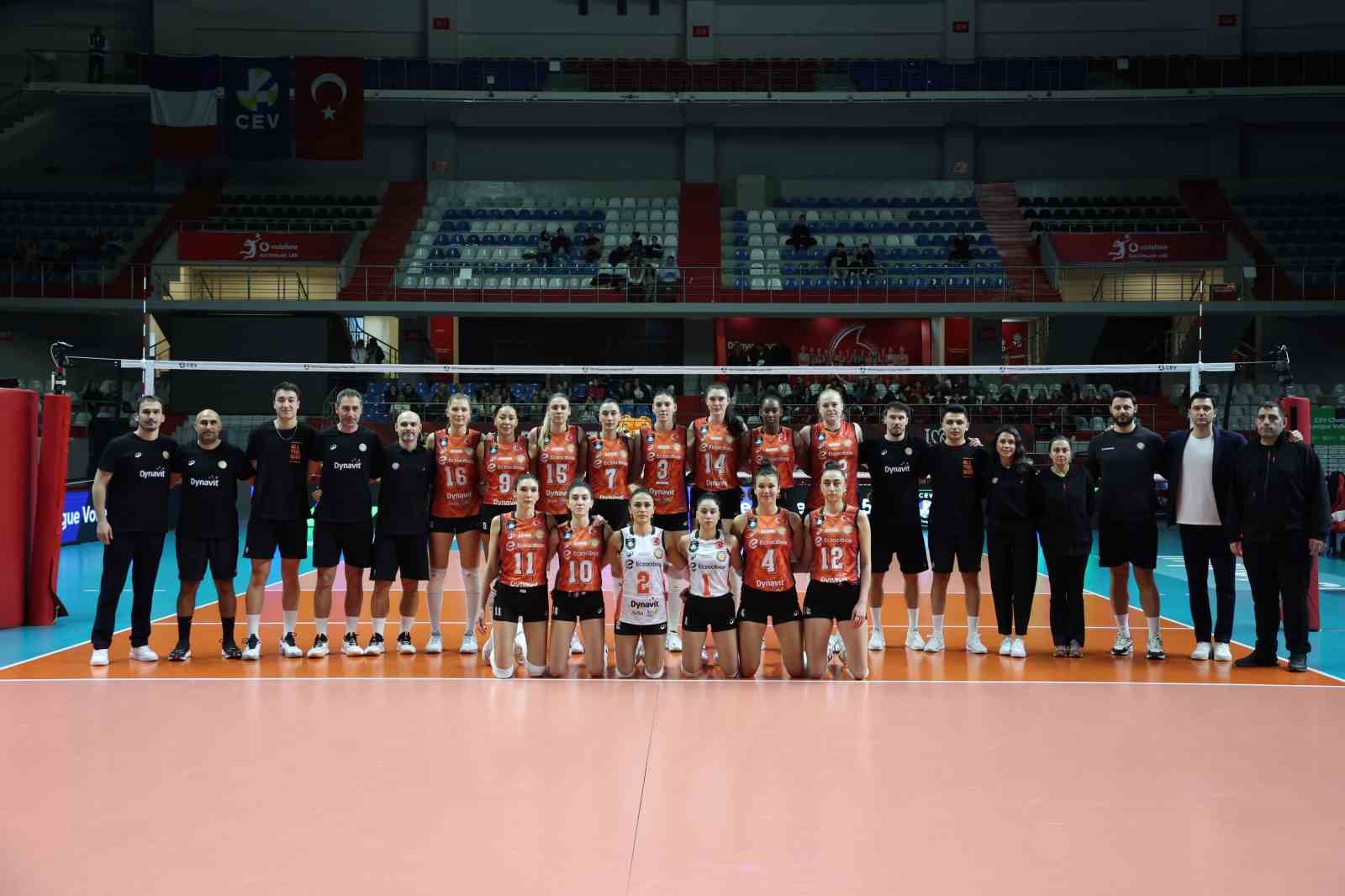 CEV Şampiyonlar Ligi: Eczacıbaşı Dynavit: 3 - Levallois Paris SC: 0