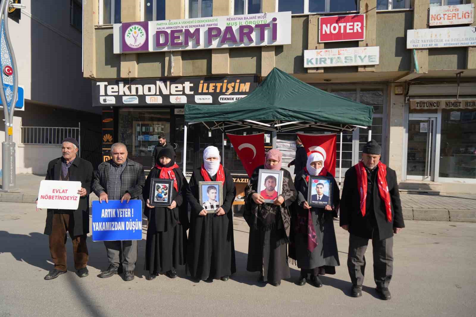 Muş&rsquo;ta ailelerin evlat n&ouml;beti devam ediyor
