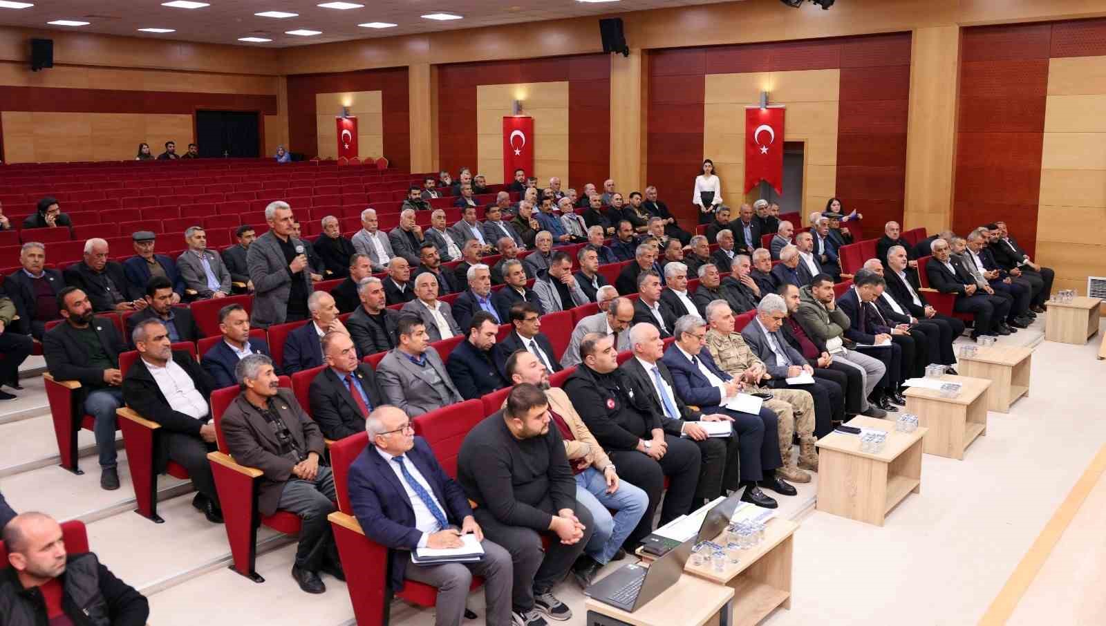 Muhtarlarla toplantı d&uuml;zenlendi
