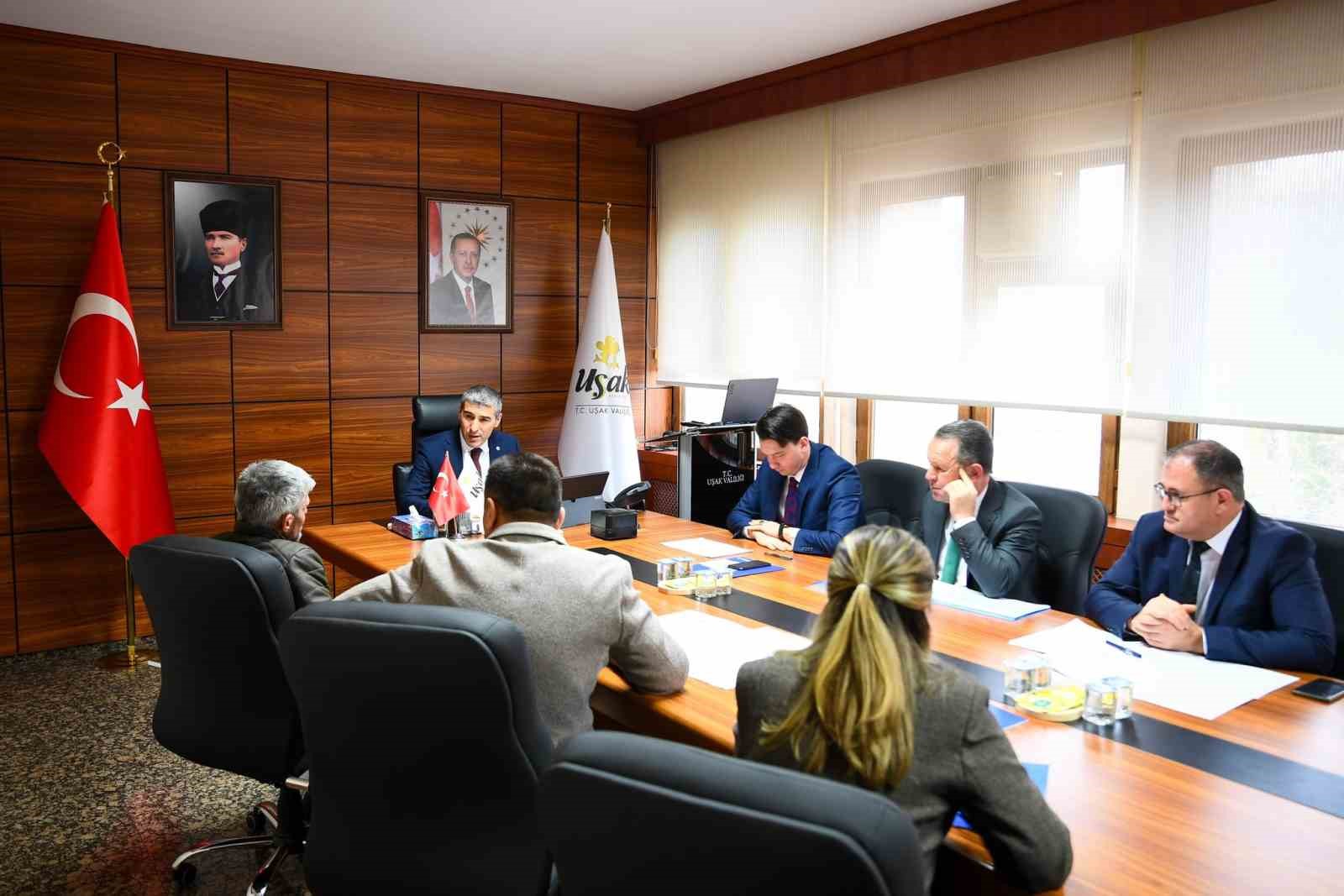 Vali Aktaş vatandaşlarla bir araya geldi