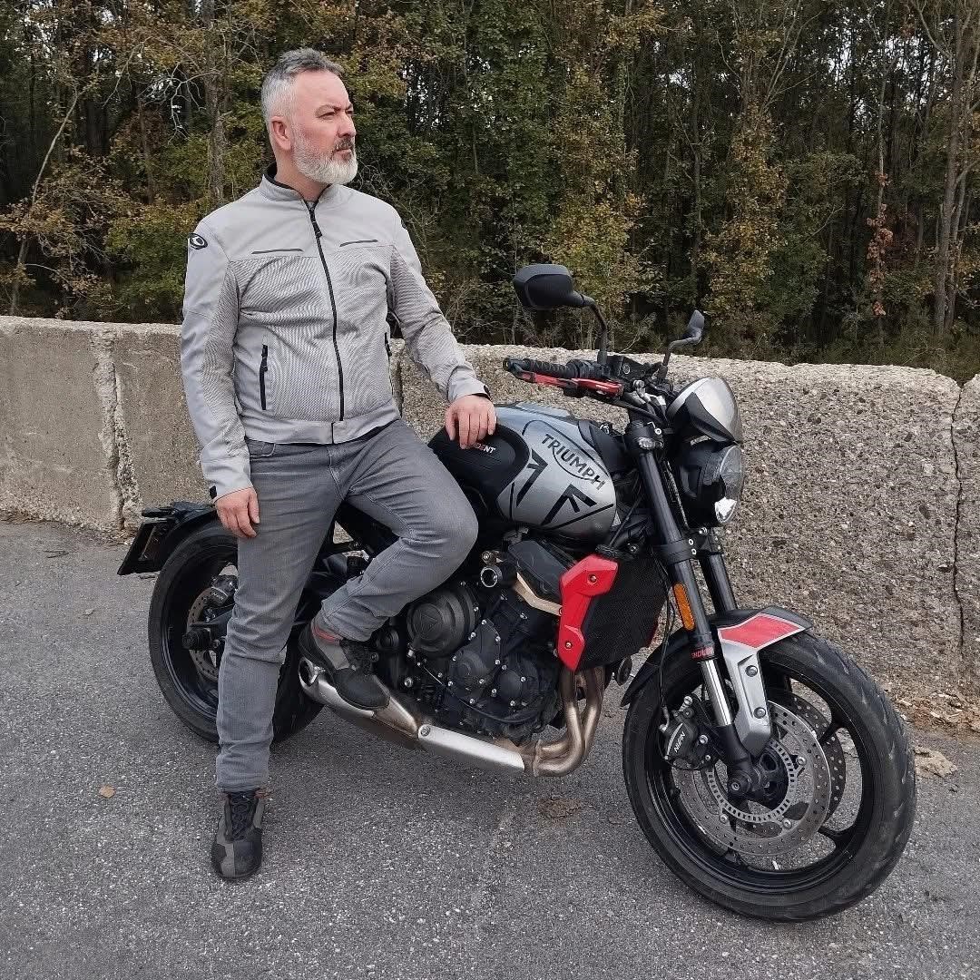 Motosikletlinin &ouml;l&uuml;m&uuml;ne sebep olan otomobil s&uuml;r&uuml;c&uuml;s&uuml; tutuklandı
