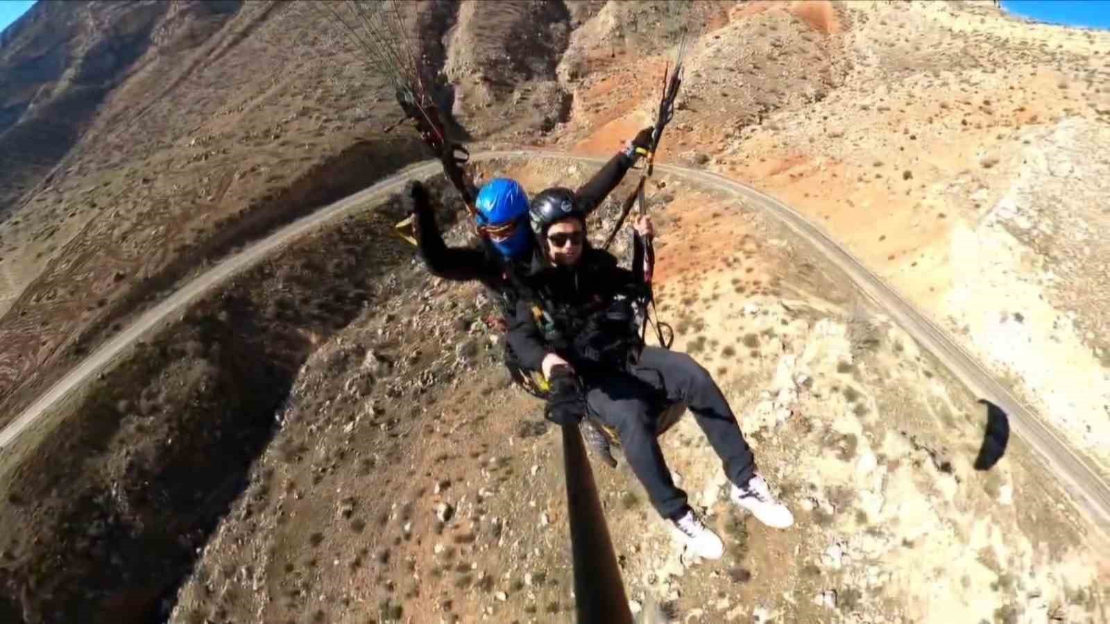 Siirt&rsquo;te yama&ccedil; paraş&uuml;t&ccedil;&uuml;lerine k&ouml;pek engeli
