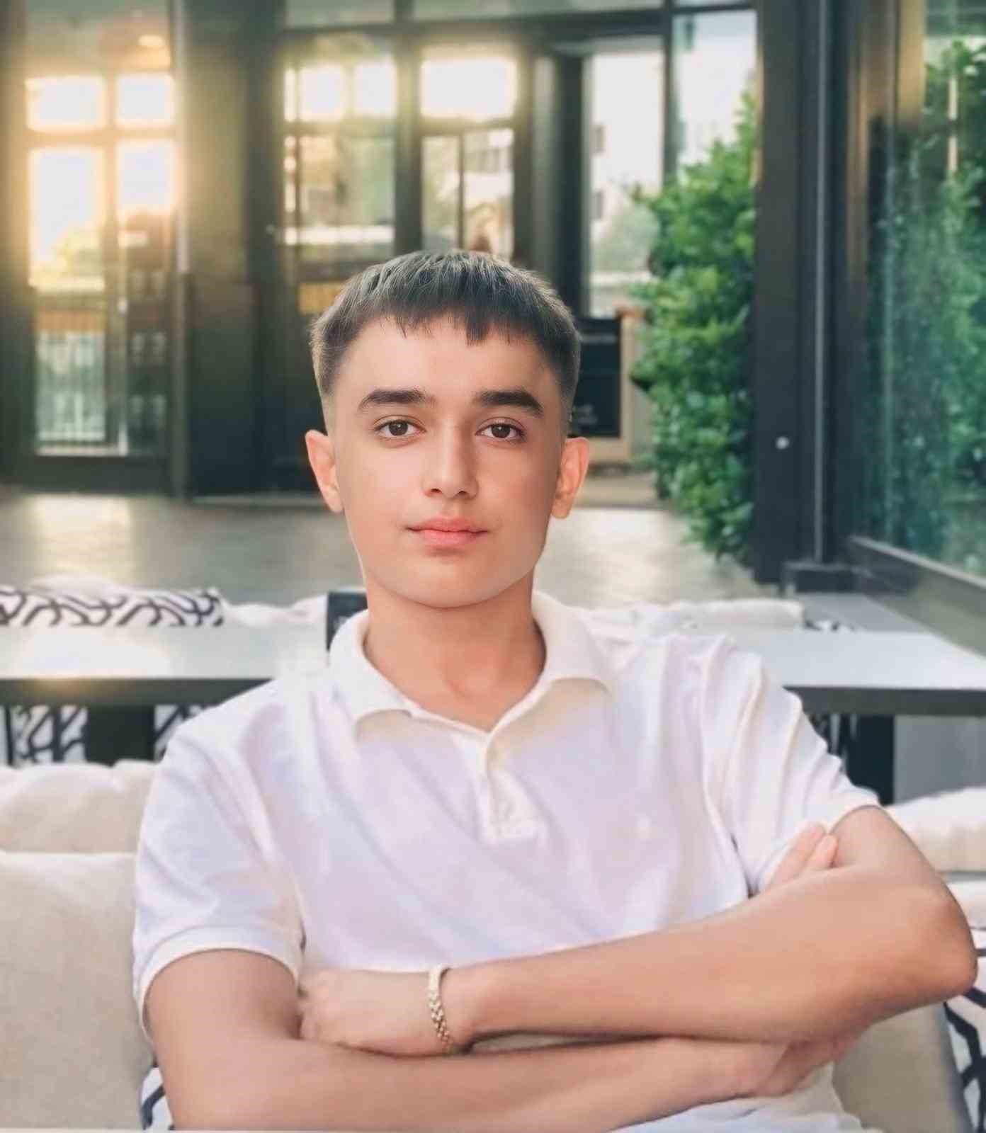 Pompalı t&uuml;fekle vurularak hayatını kaybeden gen&ccedil; g&ouml;zyaşları arasında toprağa verildi
