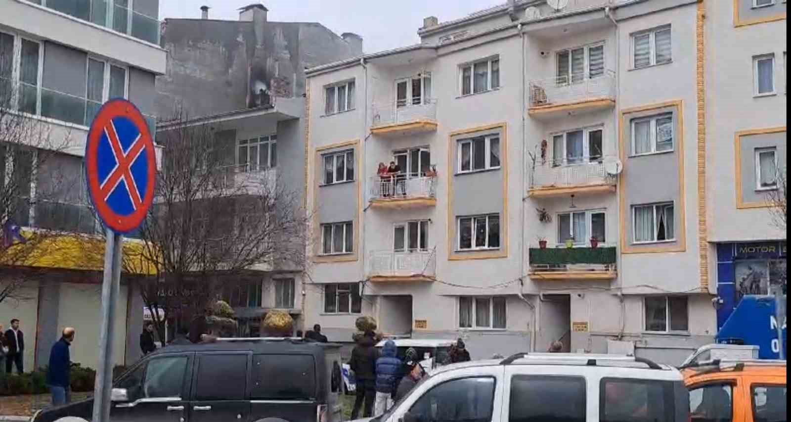 Motosiklet tamirhanesinde &ccedil;ıkan yangın itfaiye tarafından s&ouml;nd&uuml;r&uuml;ld&uuml;
