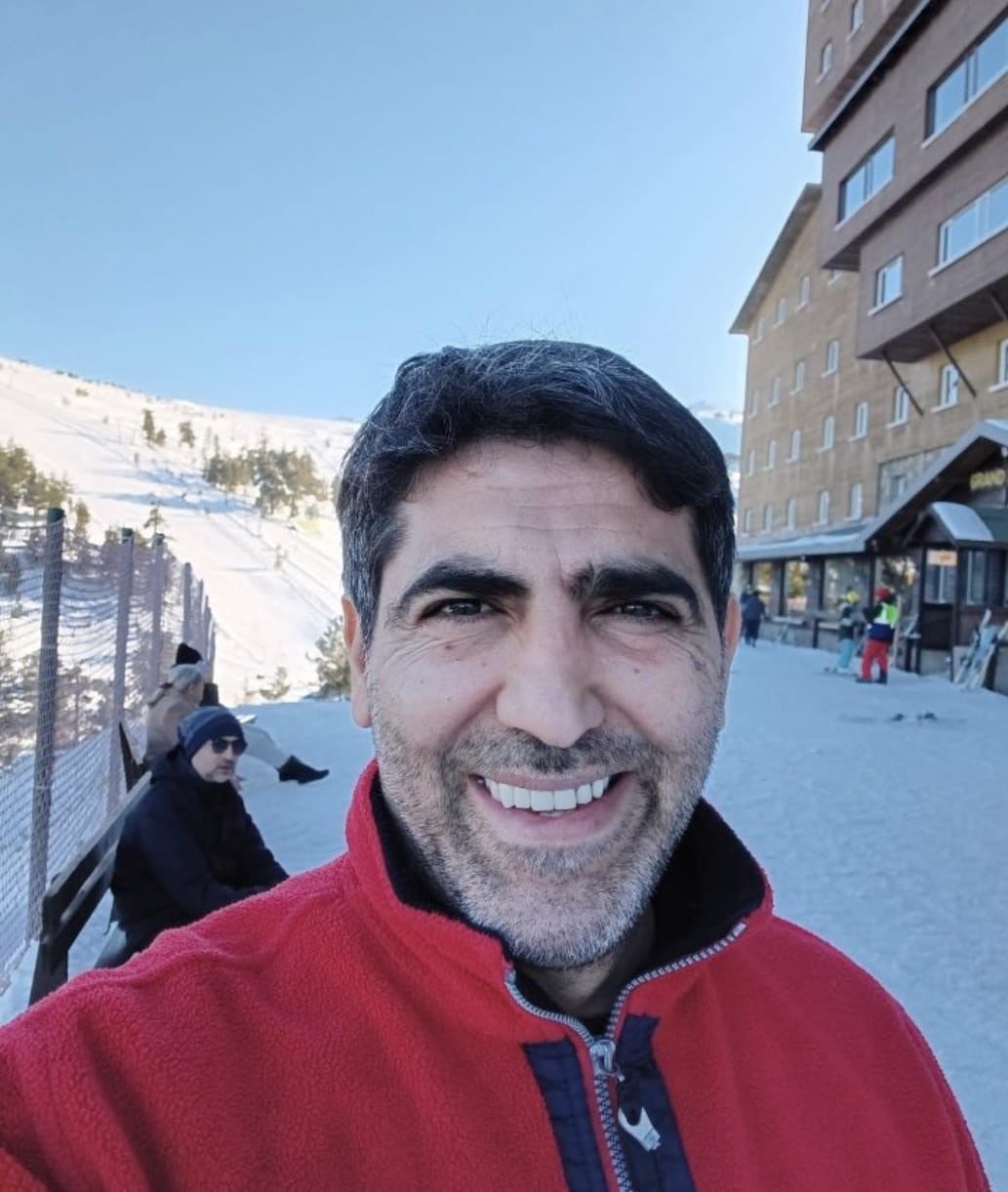 Otel yangınında hayatını kaybeden Şenol, Mina ve G&uuml;l&ccedil;in Akişli son yolculuğuna uğurlandı
