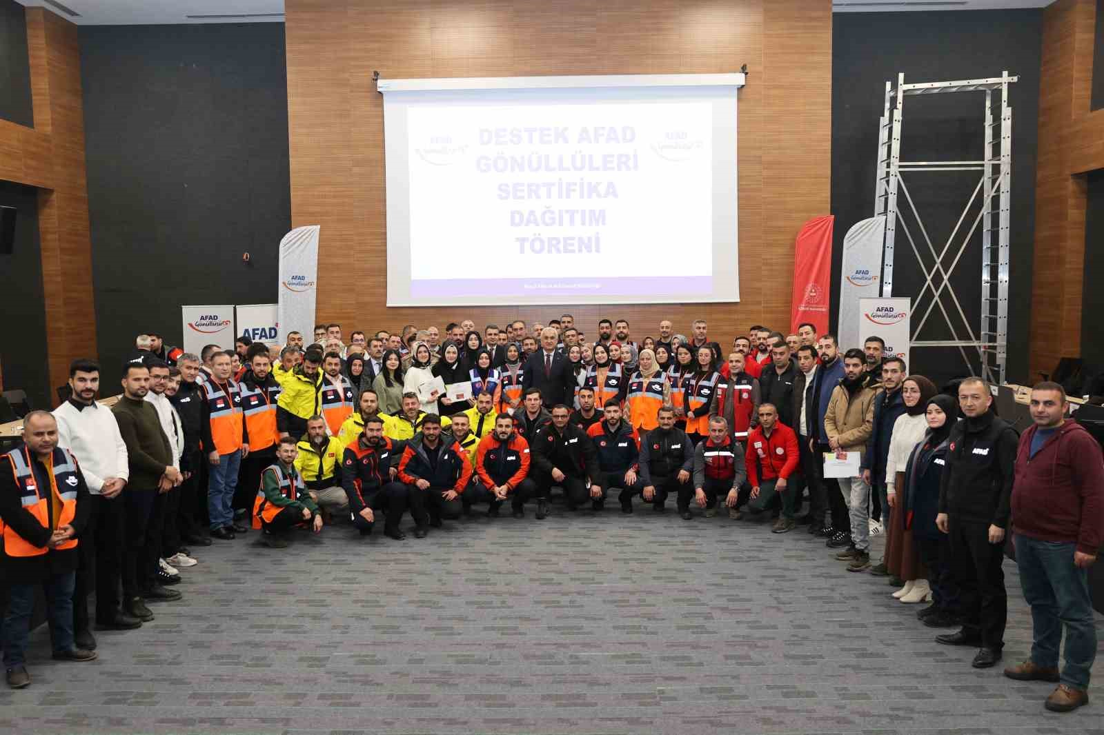 Muş&rsquo;ta 164 AFAD g&ouml;n&uuml;ll&uuml;s&uuml; sertifikalarını aldı
