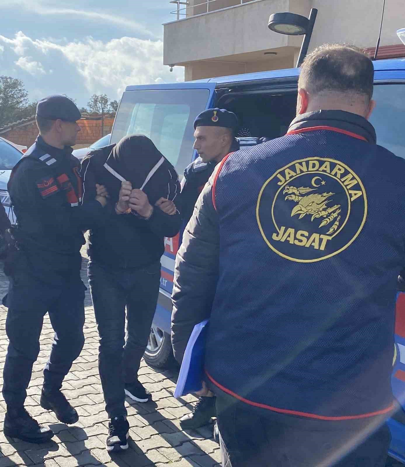 &Ccedil;anakkale&rsquo;de 19 yıl &ouml;nce cinayete kurban giden turizmcinin yeğeni tutuklandı
