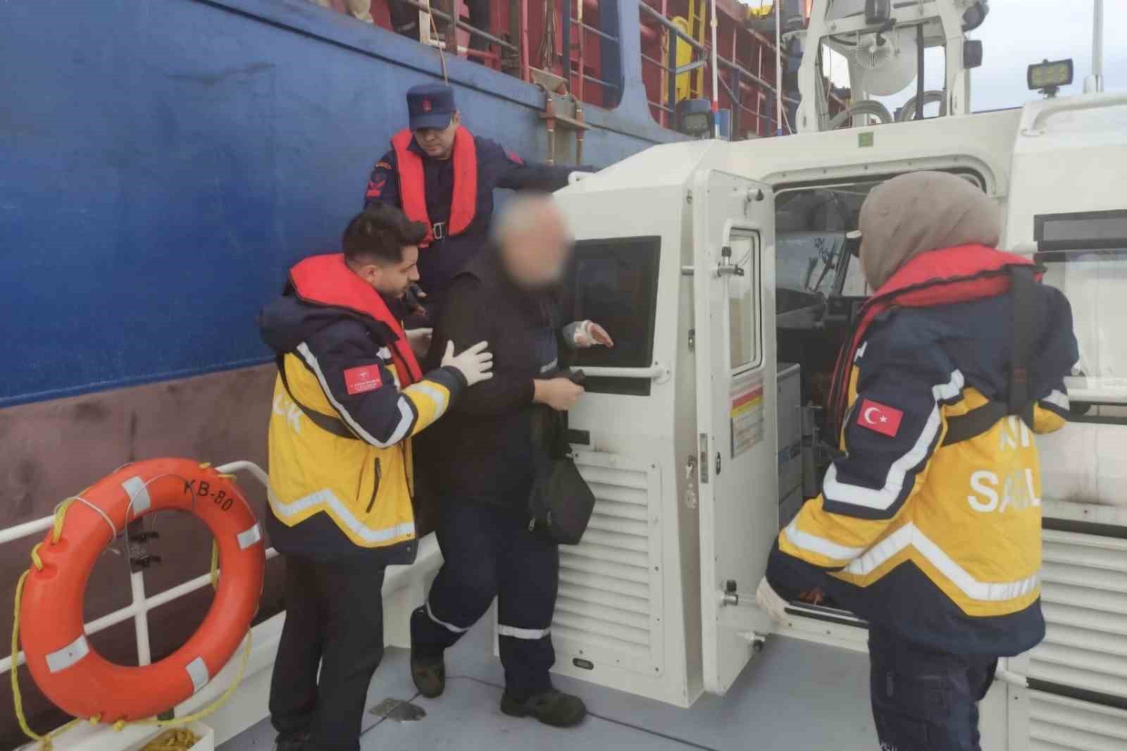 Yaralanan gemicinin yardımına sahil güvenlik yetişti