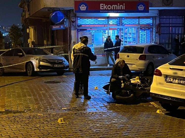 Bahçelievler’de seyir halindeki motosiklete silahlı saldırı: 1 ölü, 1 yaralı
