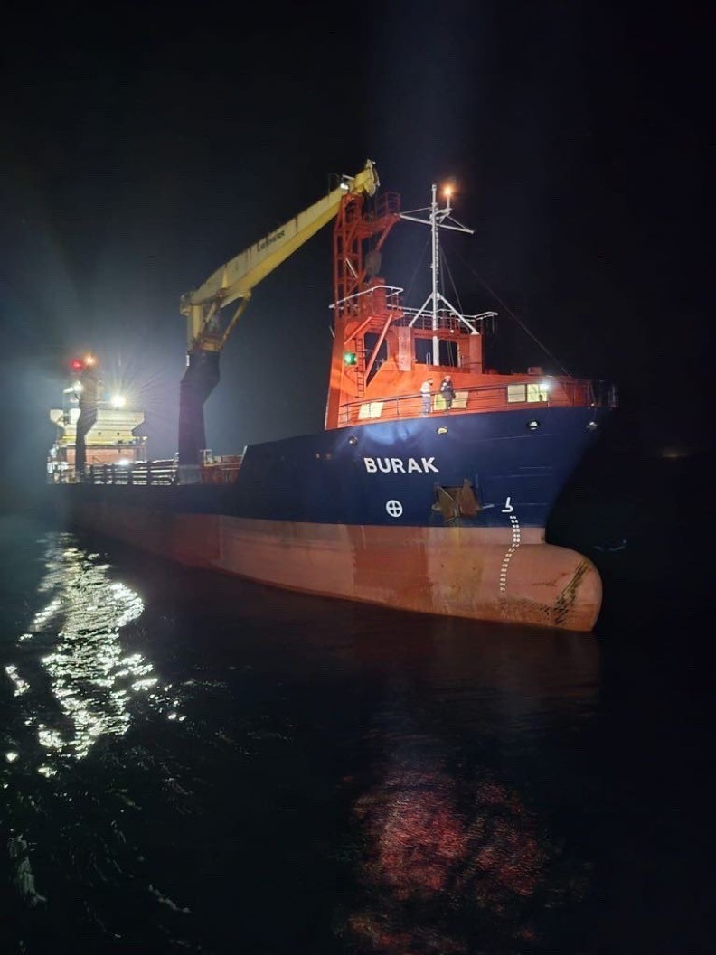 Çanakkale Boğazı’ndan geçen kuru yük gemisi makine arızası yaptı