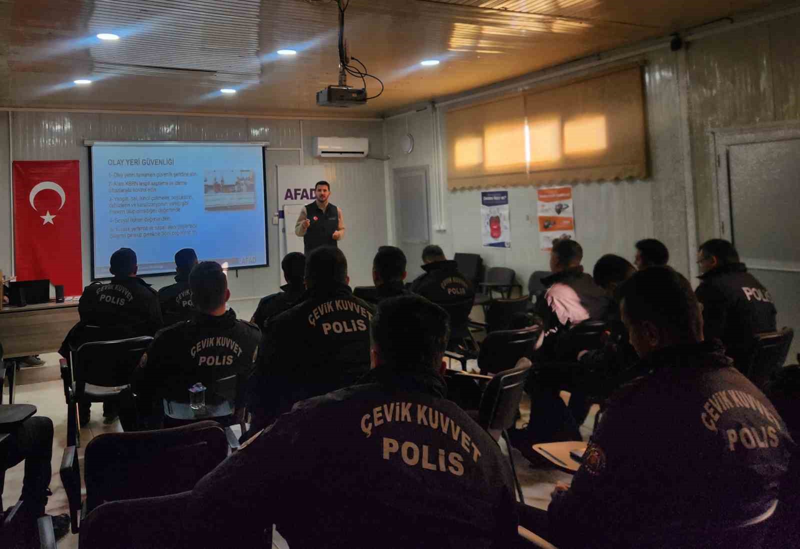 AFAD&rsquo;dan 100 bin arama kurtarma personeli hedefine katkı
