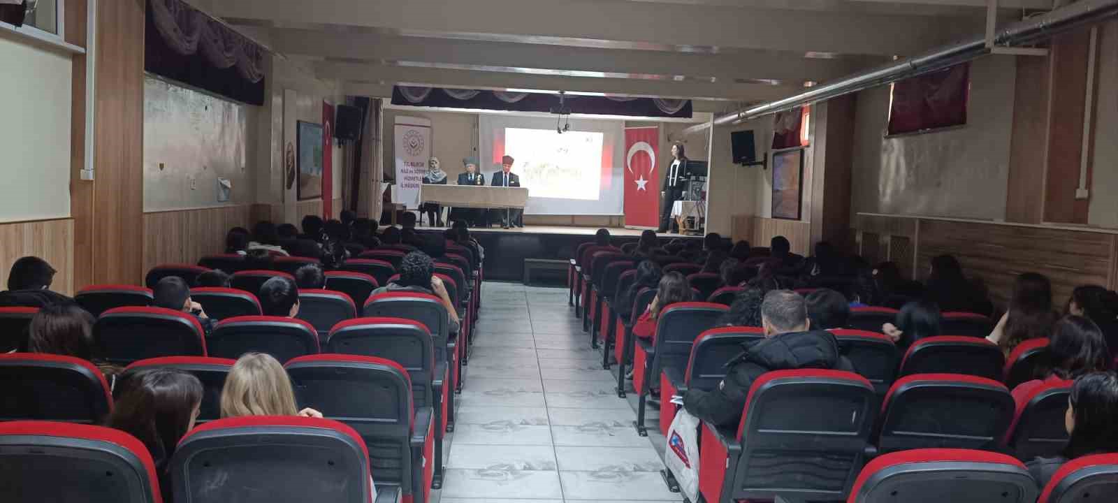 Bilecikli şehit yakını ve gaziler &ouml;ğrencilerle bir araya geldi
