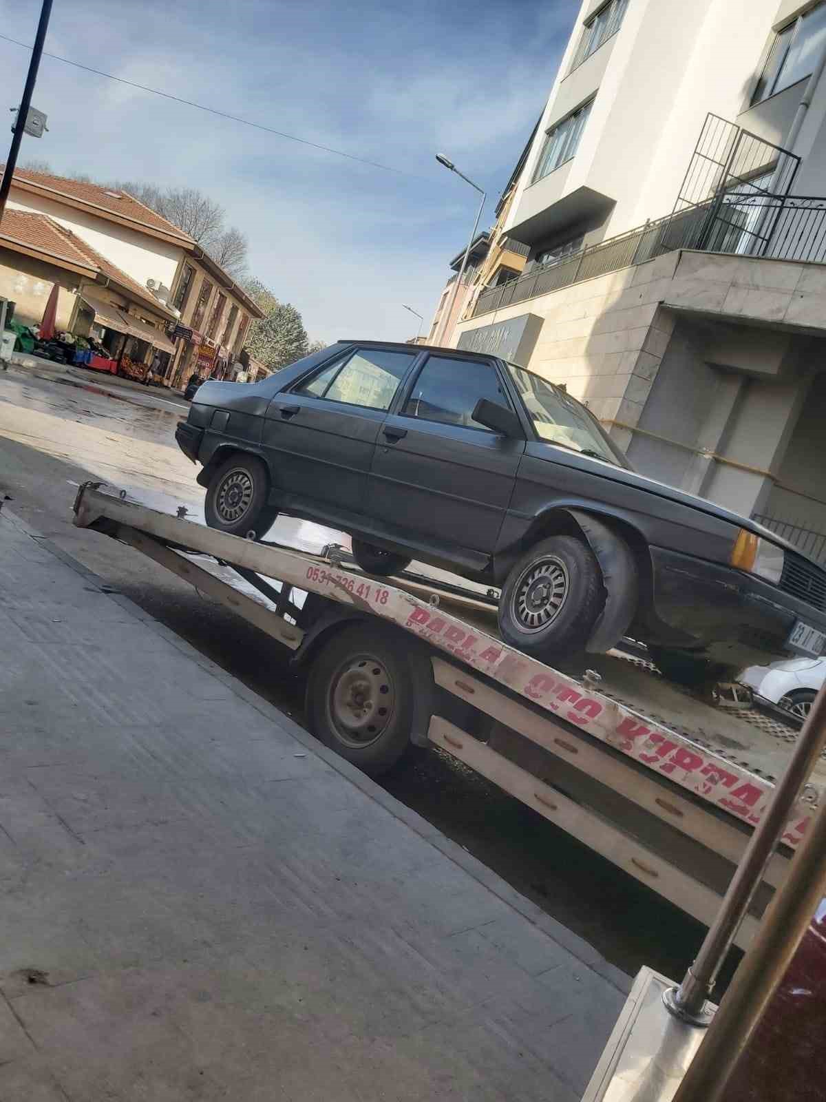 Aynı yerde 12 saatte 5 ayrı kaza: Keskin viraj ve gizli buzlanma kazalara davetiye çıkardı