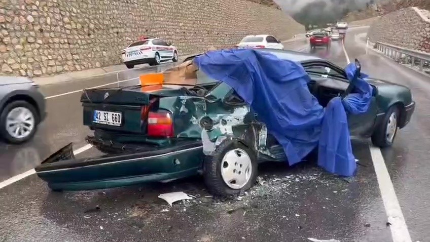 Manavgat’ta 150 metre arayla art arda 2 farklı kazada 5 yaralı