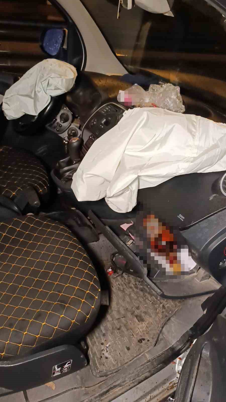 Kaza yapıp bırakıp gittiği ara&ccedil;tan i&ccedil;ki şişesi &ccedil;ıktı
