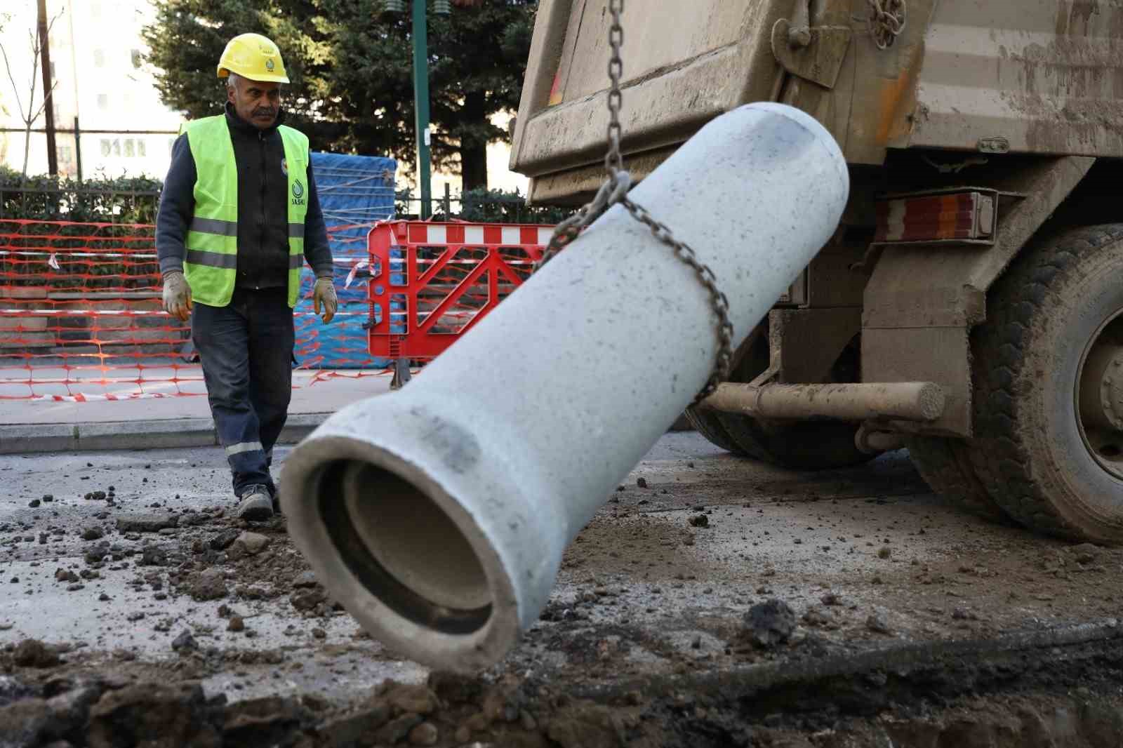 19 Mayıs Bulvarı’nda kanalizasyon hattı yenileniyor