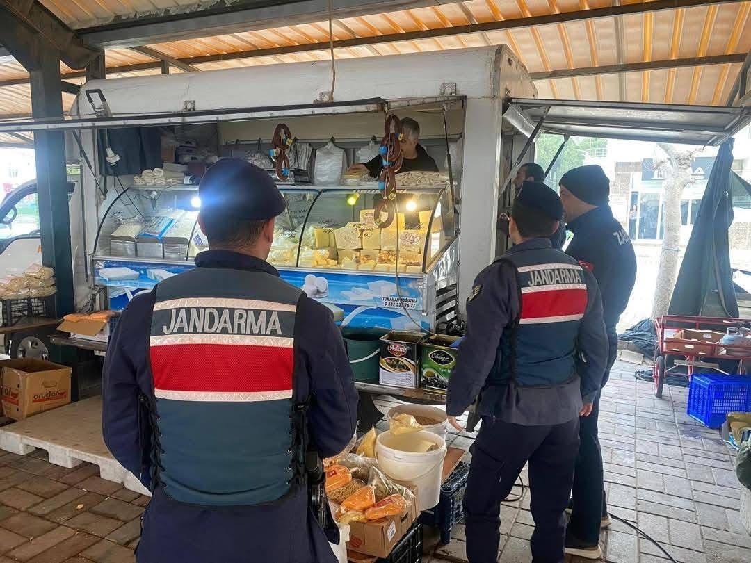 Avşa Adası&rsquo;ndaki gıda işletmelerinde denetim ger&ccedil;ekleştirildi
