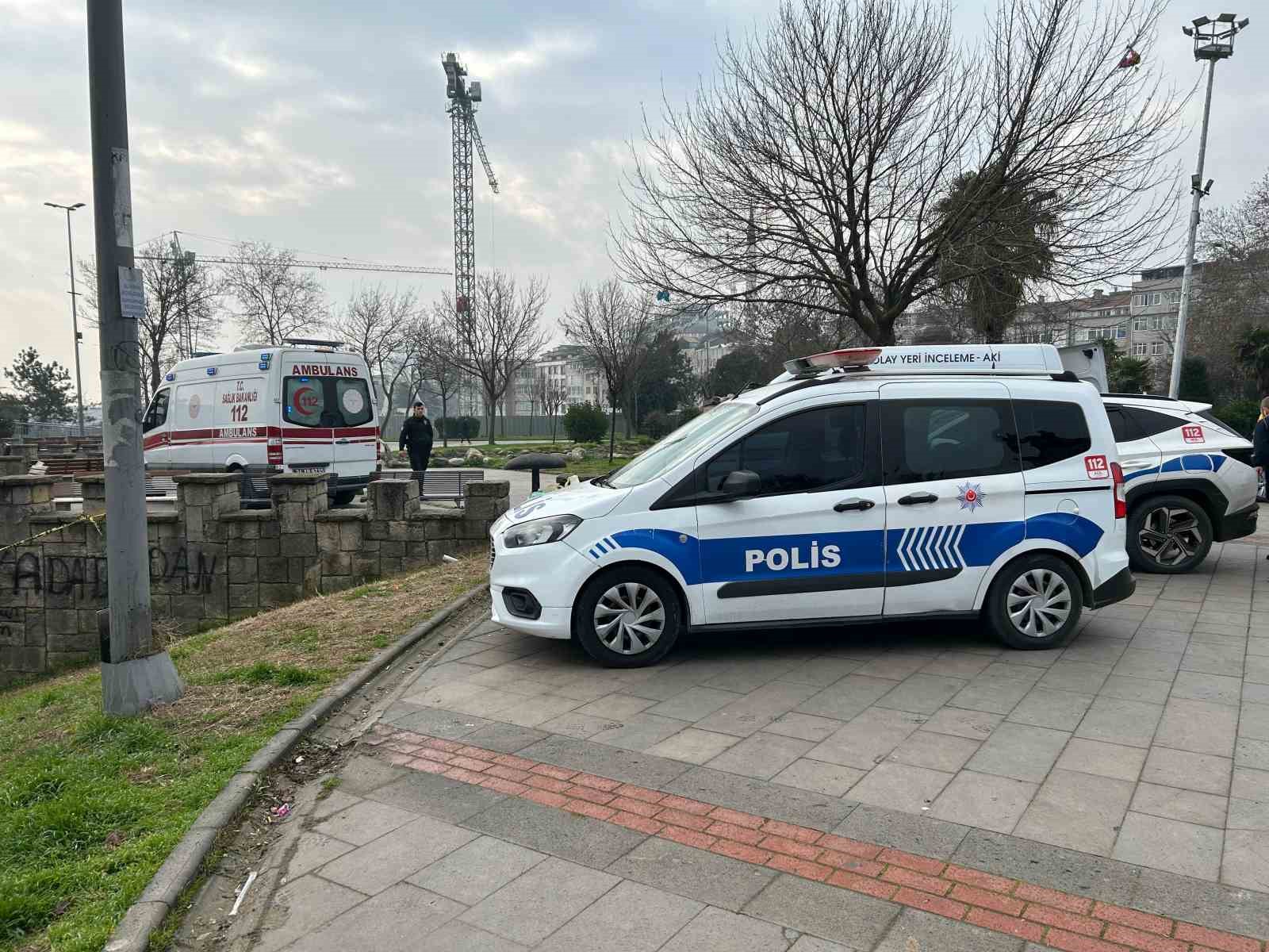 Bayrampaşa’da parkta intihar: Şahsın sanal kumarda para kaybettiği için kendini vurduğu iddia edildi